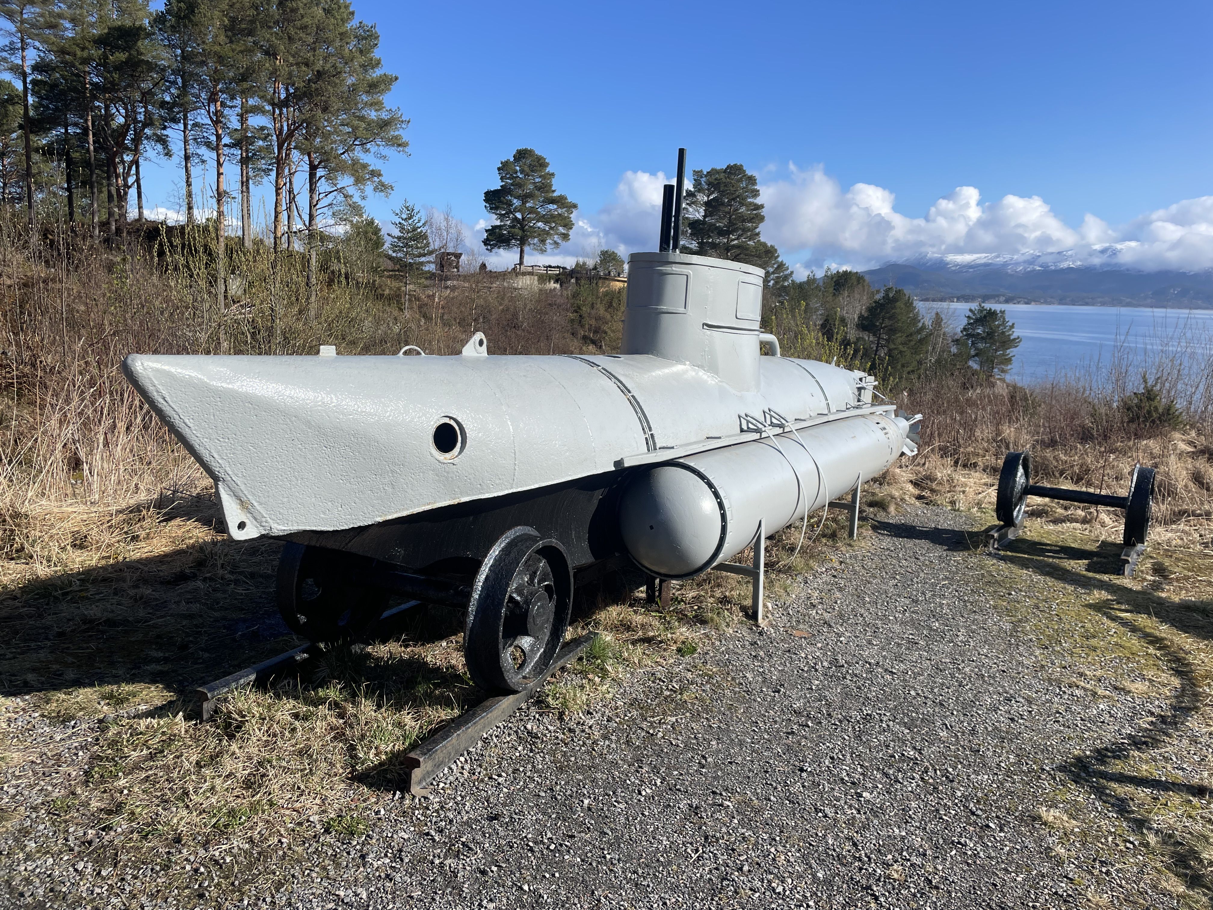Un submarino en el fuerte de Kvakvik