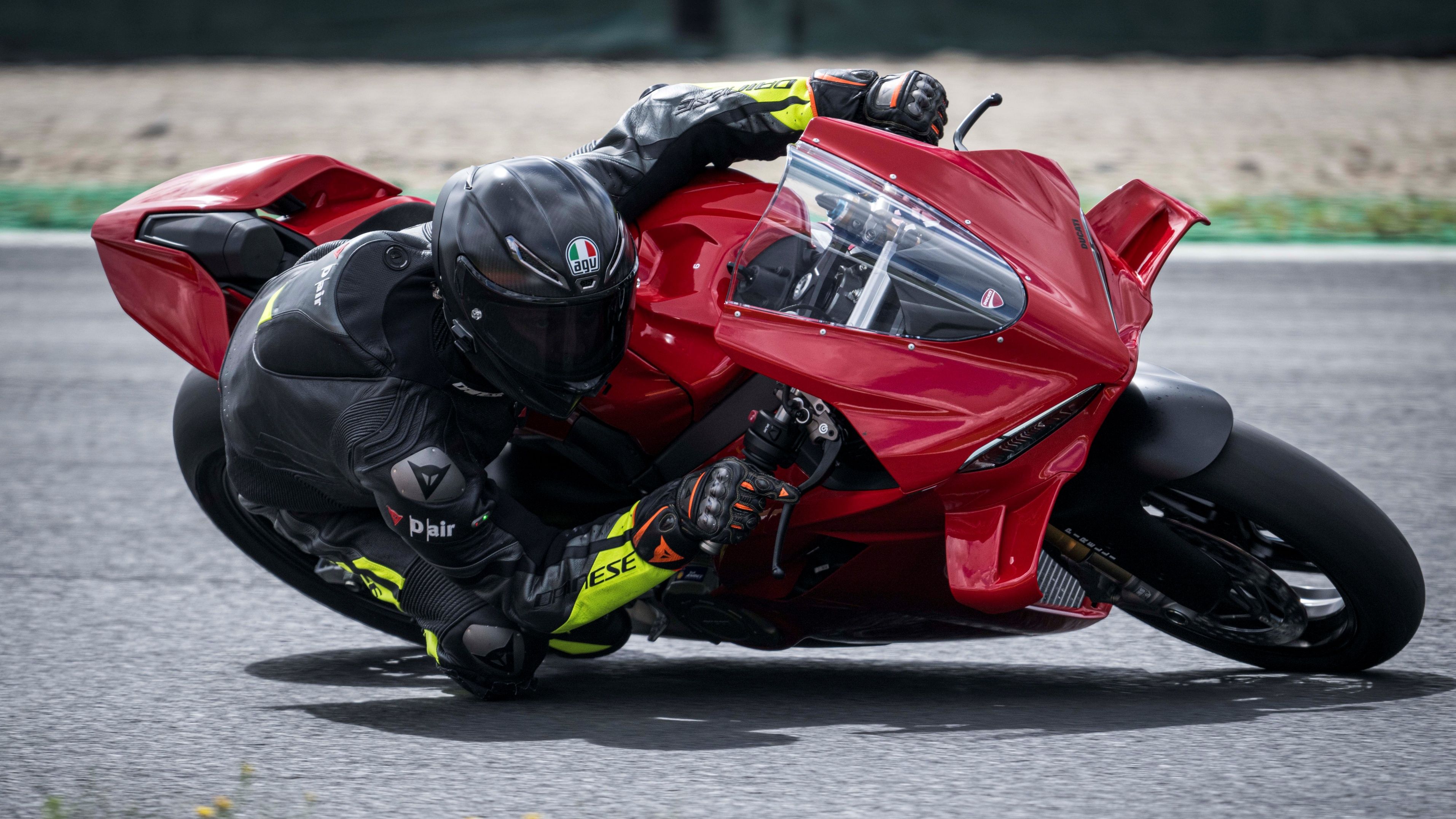 Ducati Panigale V4 S 2025