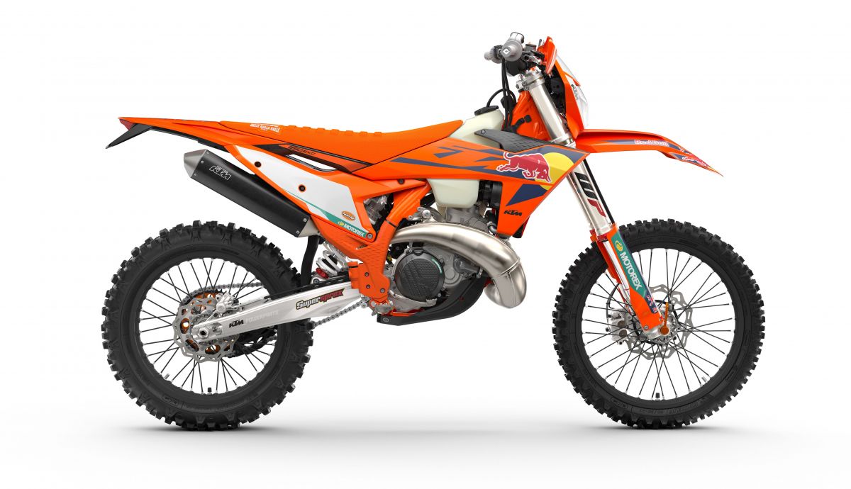 624649 MY25 KTM 250 EXC CHAMPION EDITION 90 right CHAMPION EDITION STUDIO 624649 MY25 KTM 250 EXC CHAMPION EDITION 90 right CHAMPION EDITION STUDIO