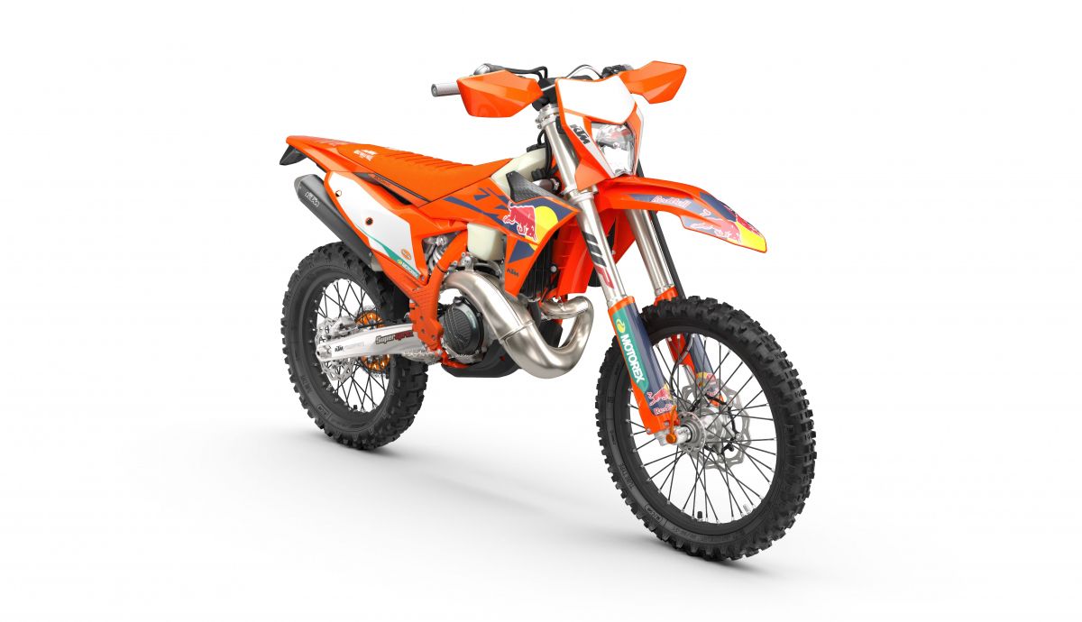 623313 MY25 KTM 300 EXC CHAMPION EDITION 45 right CHAMPION EDITION STUDIO 623313 MY25 KTM 300 EXC CHAMPION EDITION 45 right CHAMPION EDITION STUDIO
