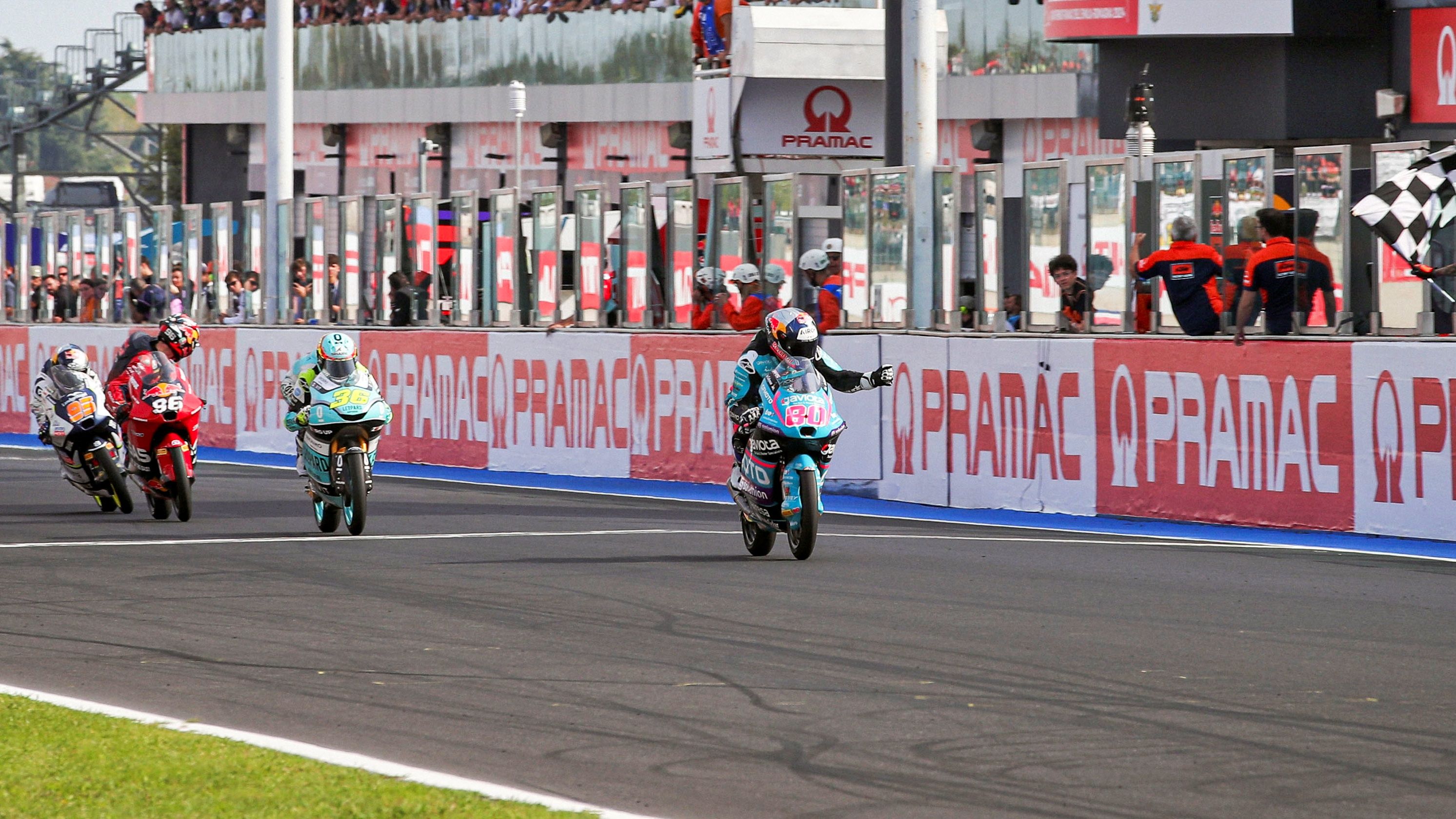 David Alonso gana por delante de Ángel Piqueras, Dani Holgado y Collin Veijer, Moto3 Emilia Romaña 2024