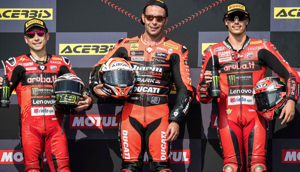 Danilo Petrucci, Álvaro Bautista y Nicolò Bulega en el podio de Cremona Danilo Petrucci, Álvaro Bautista y Nicolò Bulega en el podio de Cremona