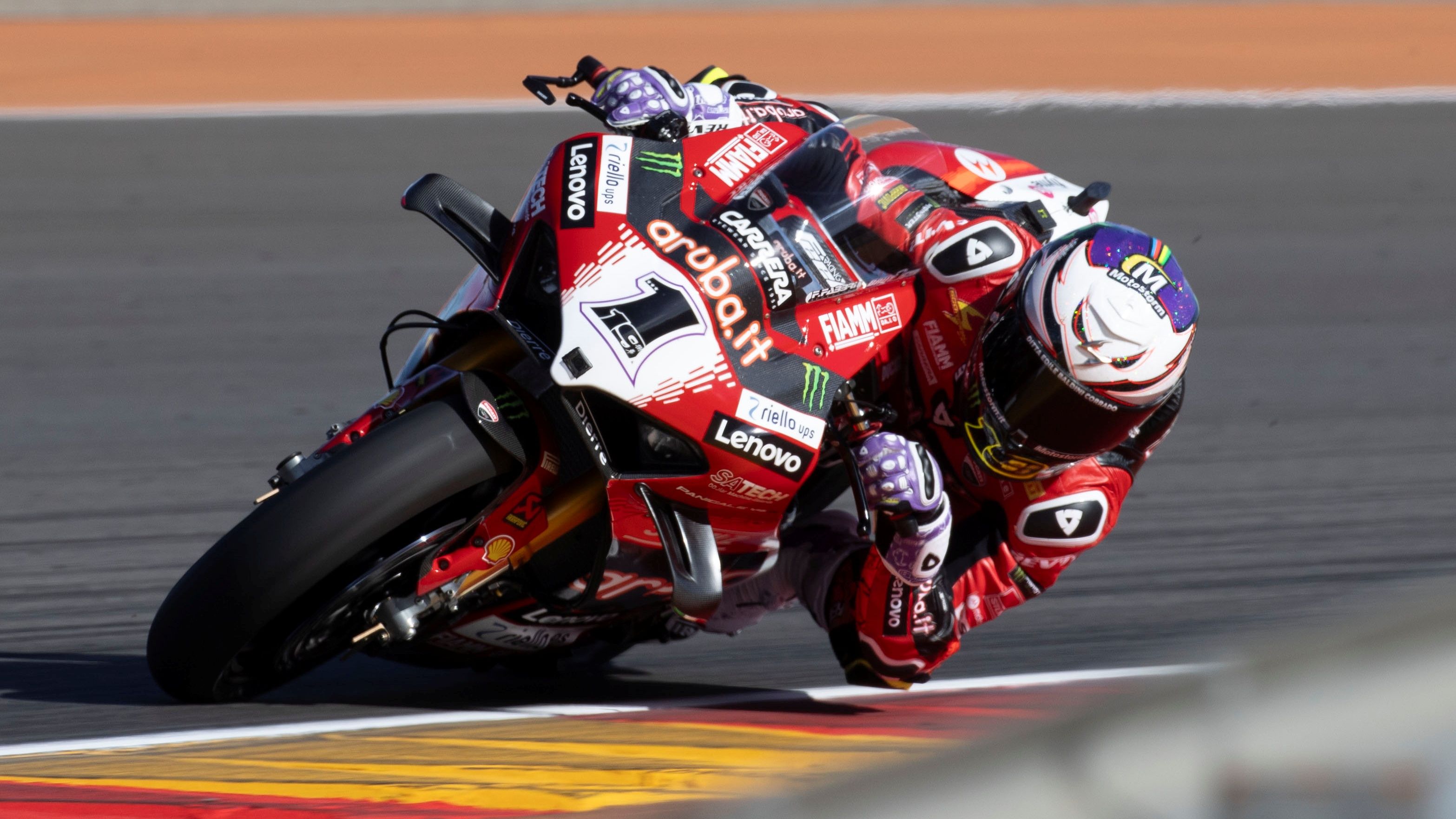 Álvaro Bautista en los entrenamientos libres de Motorland Aragón, donde se ha sentido mucho mejor.