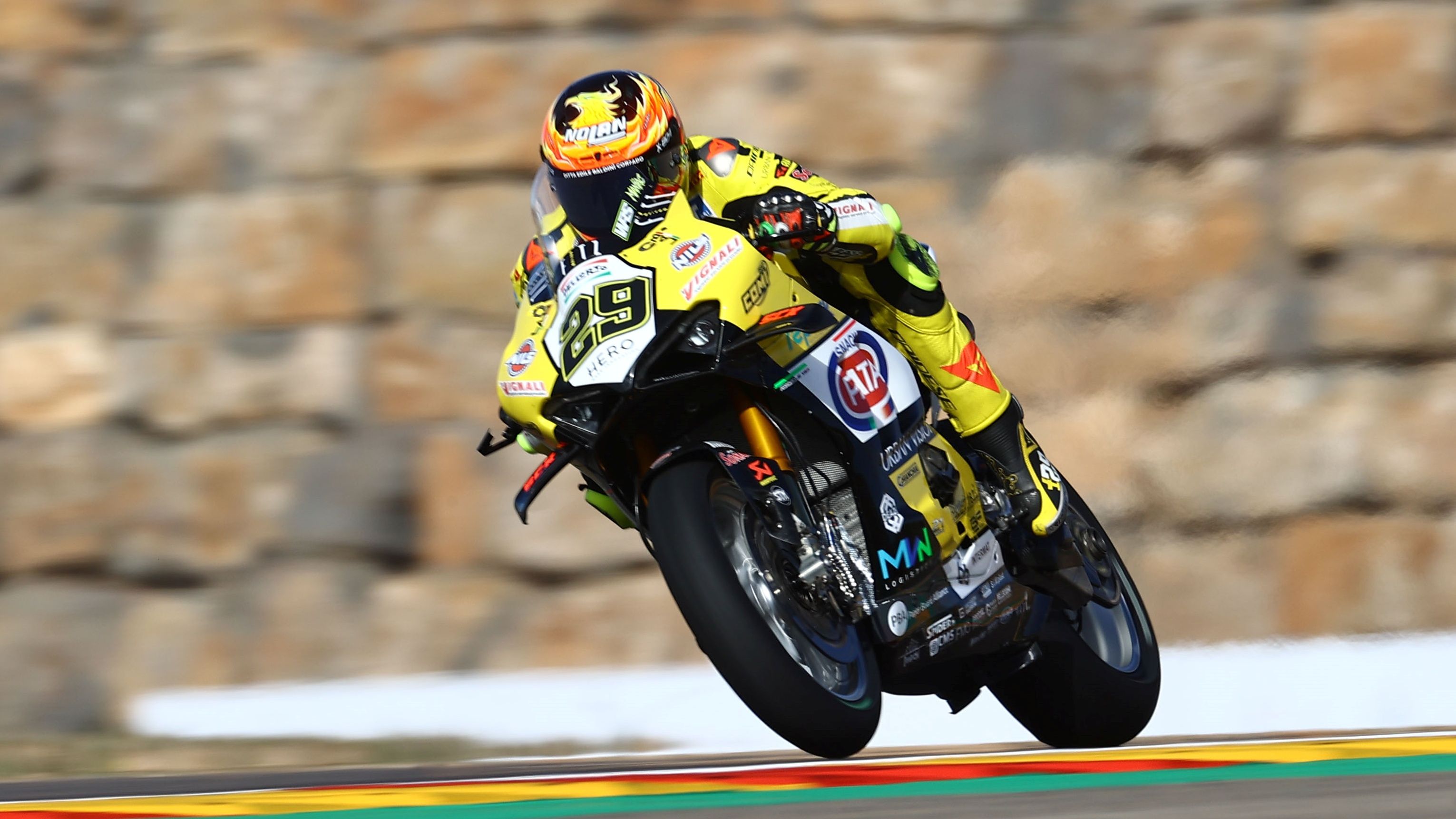 Andrea Iannone ha logrado en Motorland su primera victoria en el Mundial de Superbike