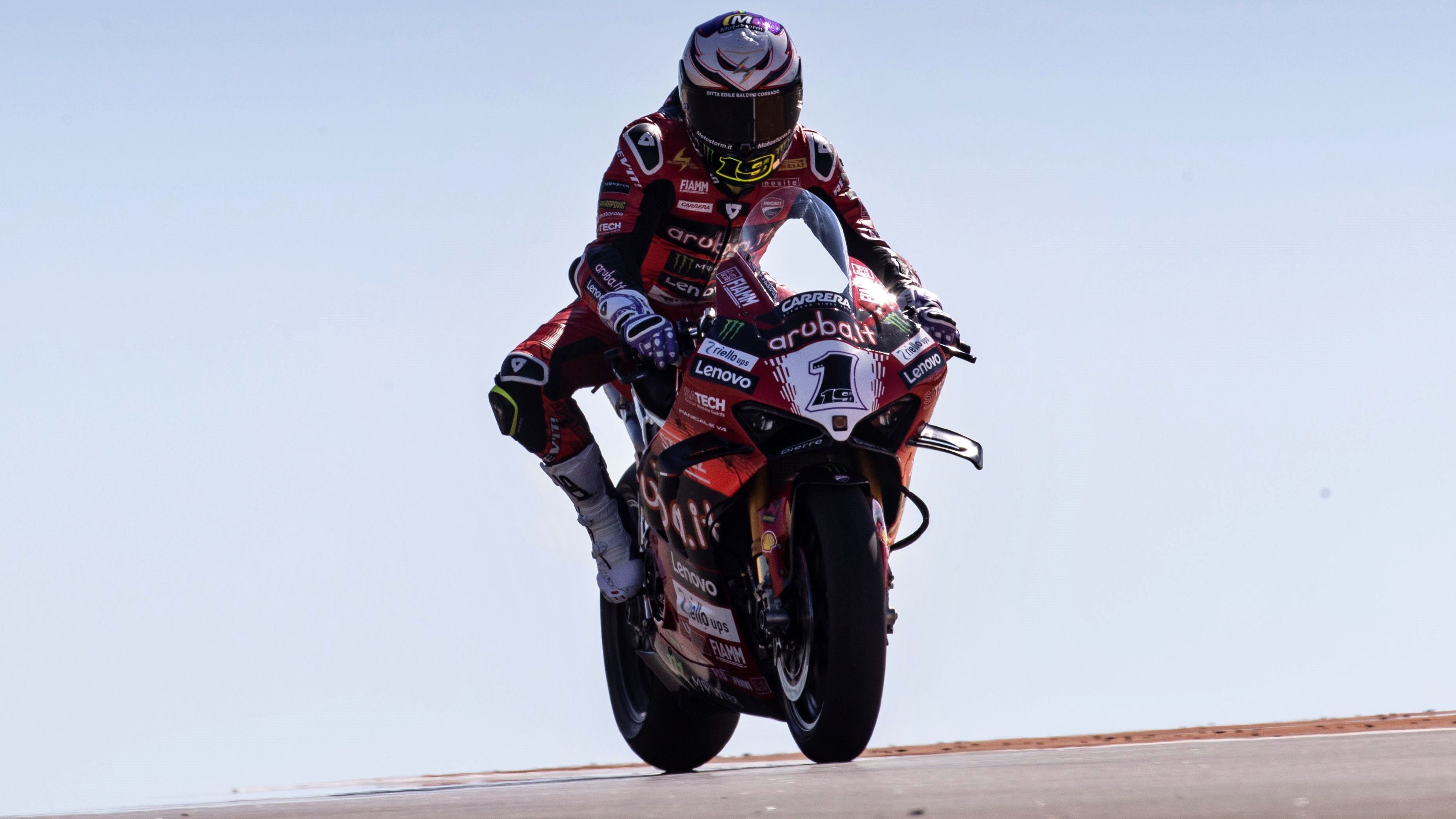 Álvaro Bautista ha ganado la carrera Superpole en Aragón