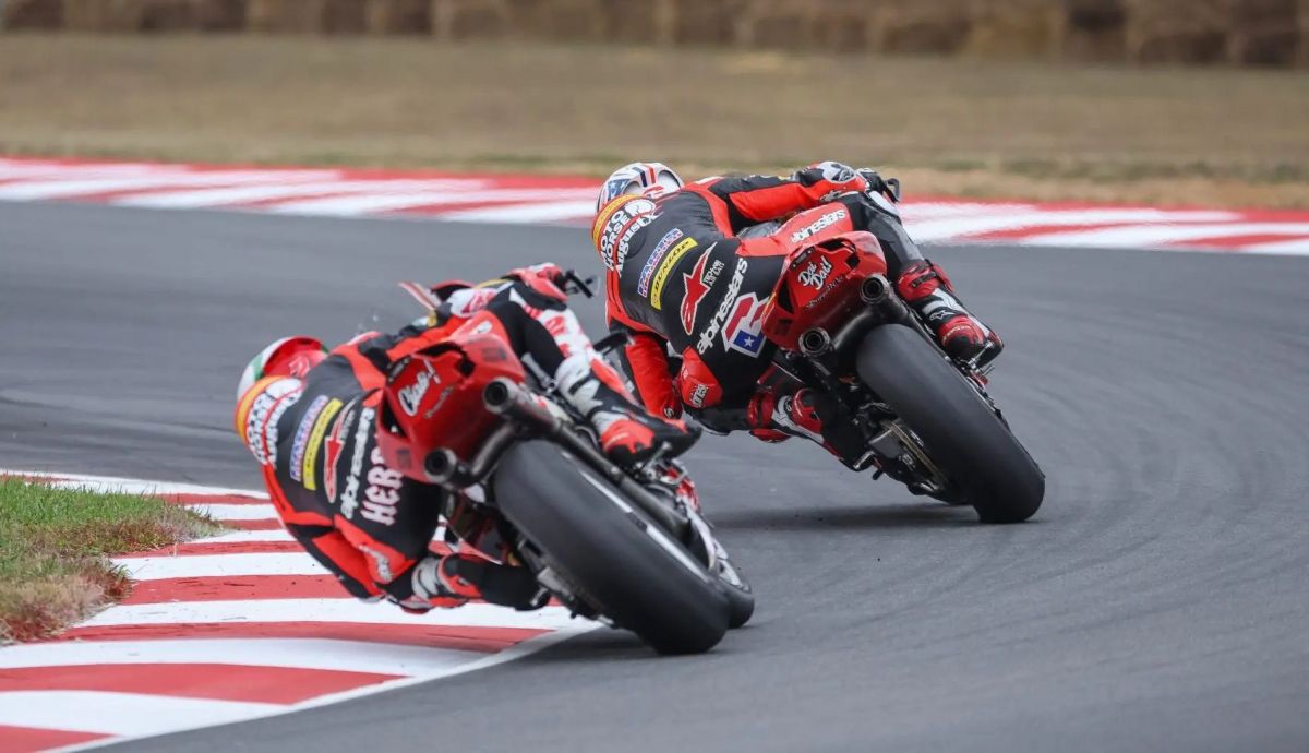 Loris Baz logró su primera victoria para redondear el año del HSBK Ducati Loris Baz logró su primera victoria para redondear el año del HSBK Ducati