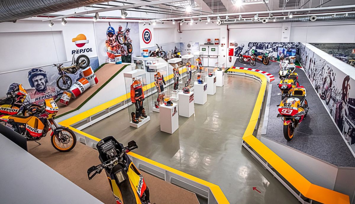 Panorámica de la sala de Repsol en el Museo de la moto 'Made in Spain' Panorámica de la sala de Repsol en el Museo de la moto 'Made in Spain'