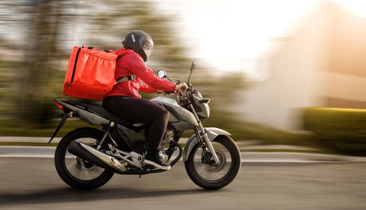 Riesgos laborales de los repartidores en moto