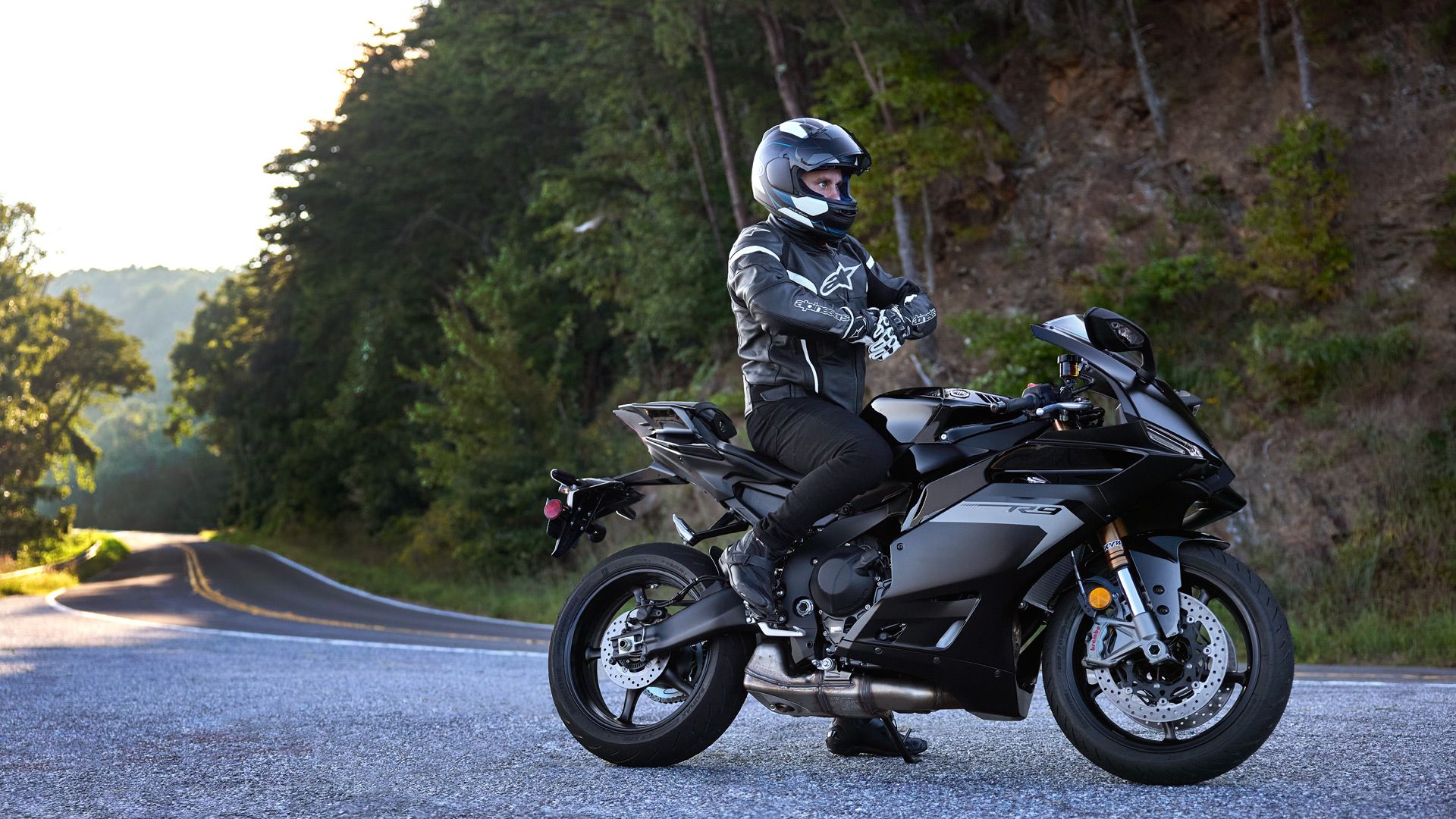 Yamaha YZF R9 2025 Estatica (4)
