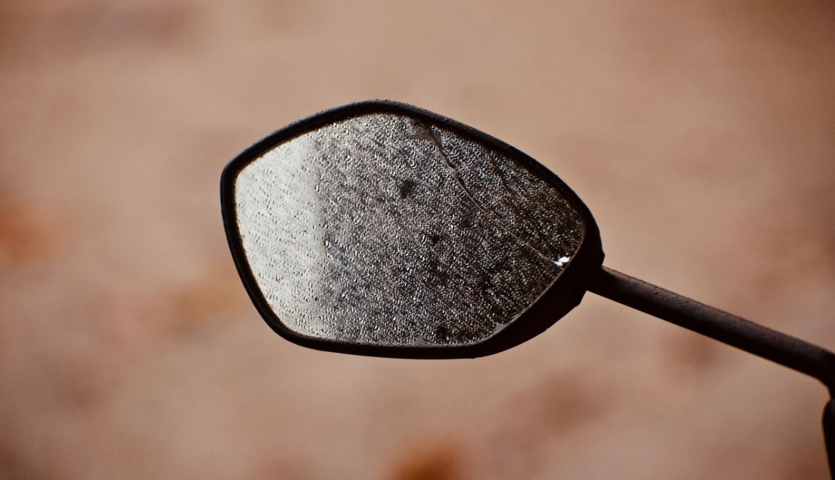 Cómo limpiar los espejos retrovisores de la moto