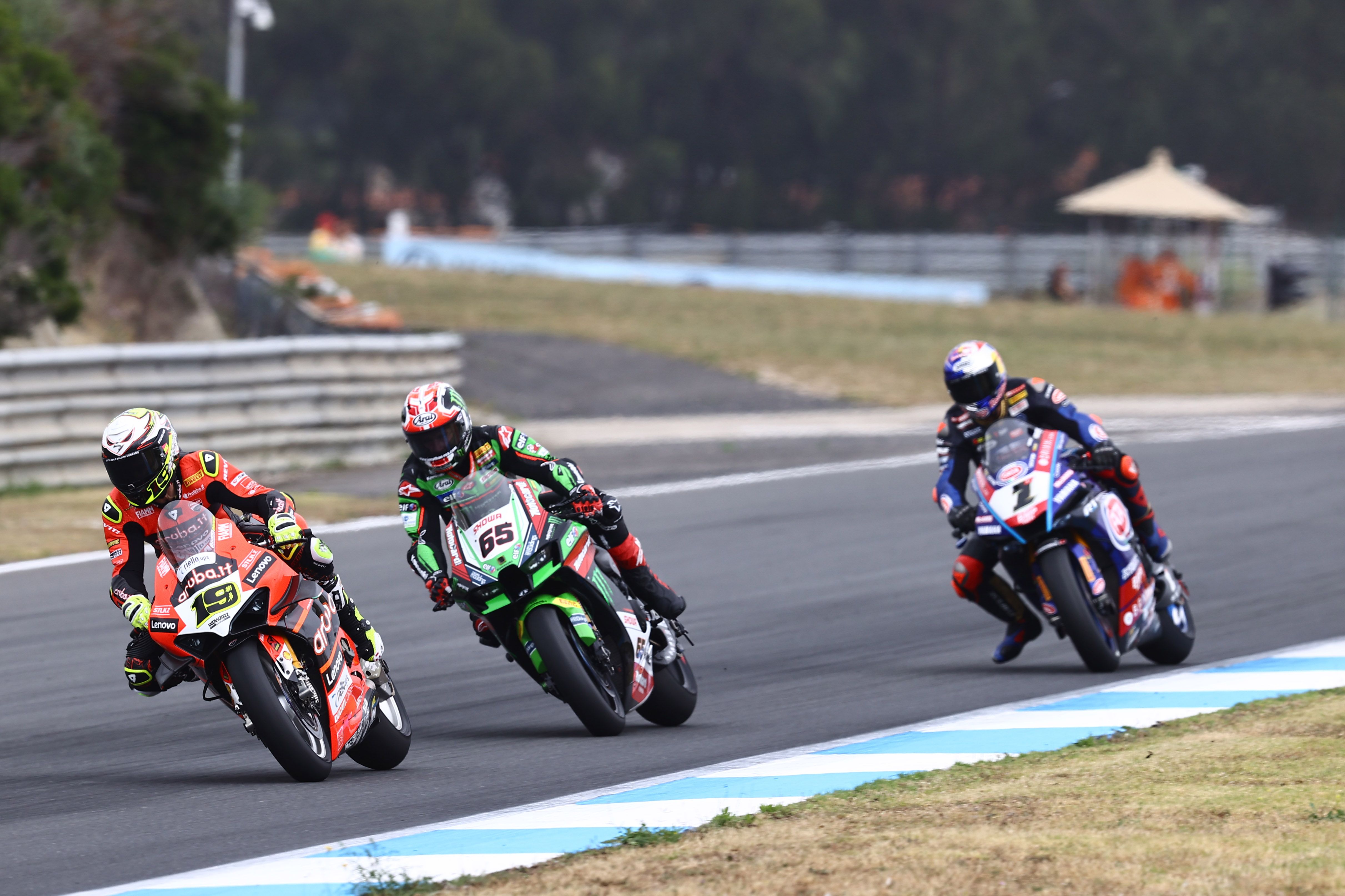 Álvaro Bautista, Jonathan y Toprak Razgatlioglu en el último paso del WorldSBK por Estoril
