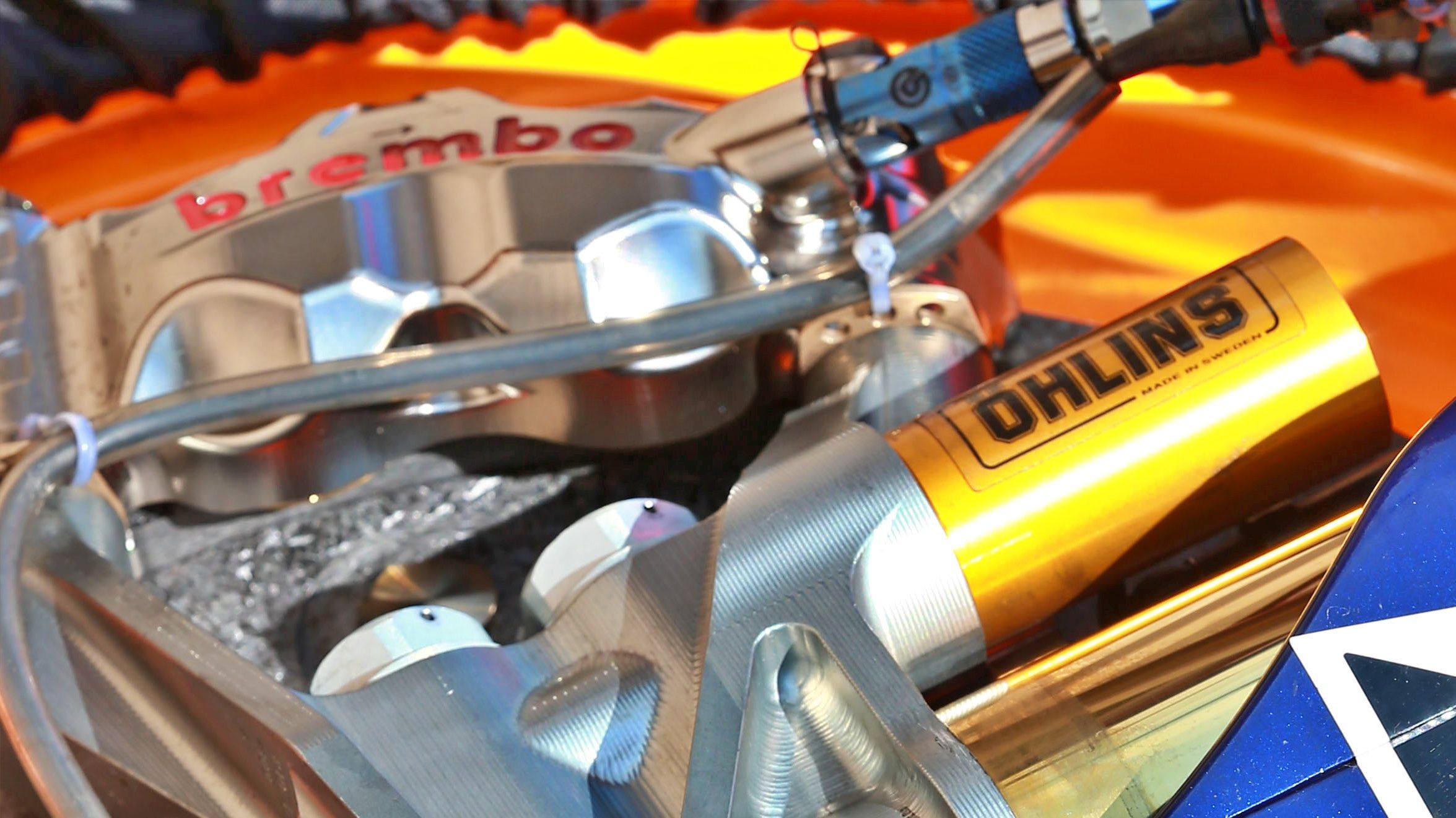 Frenos Brembo y suspensiones Ohlins en la Honda de Marc Márquez en 2015