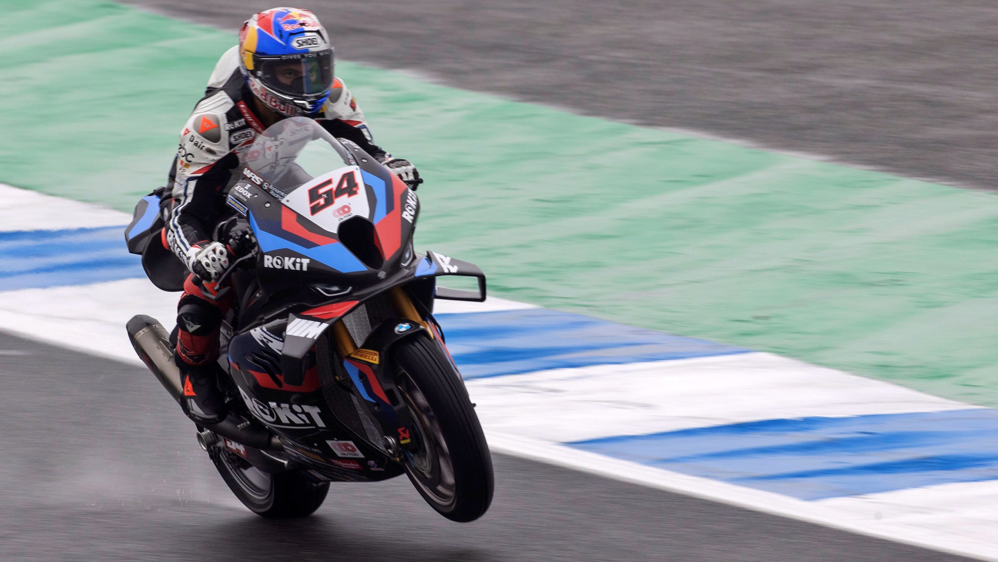 Toprak Razgatlioglu ha logrado en Estoril su primera pole en mojado