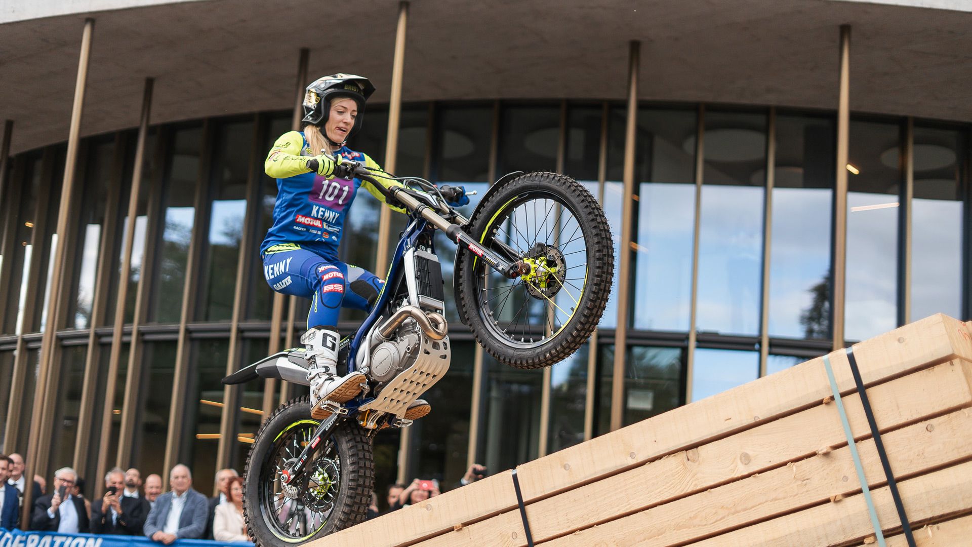 Inauguracion Sede FIM 2024 Toni Bou y  Emma Bristow (4)