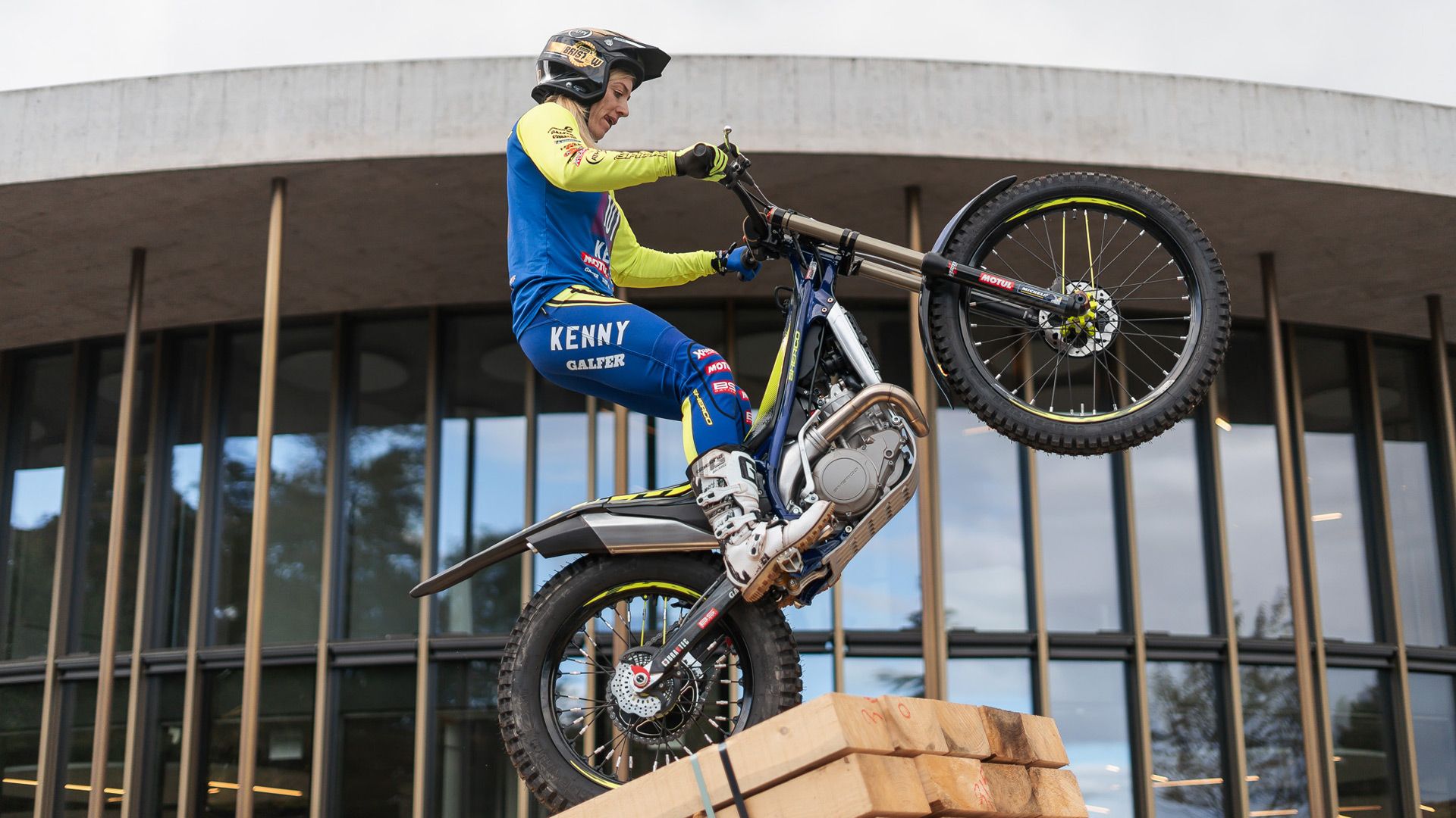 Inauguracion Sede FIM 2024 Toni Bou y  Emma Bristow (5)