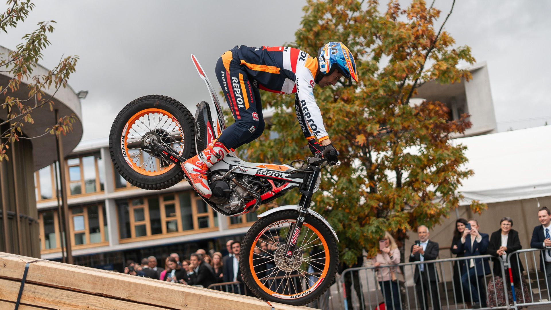 Inauguracion Sede FIM 2024 Toni Bou y  Emma Bristow (6)
