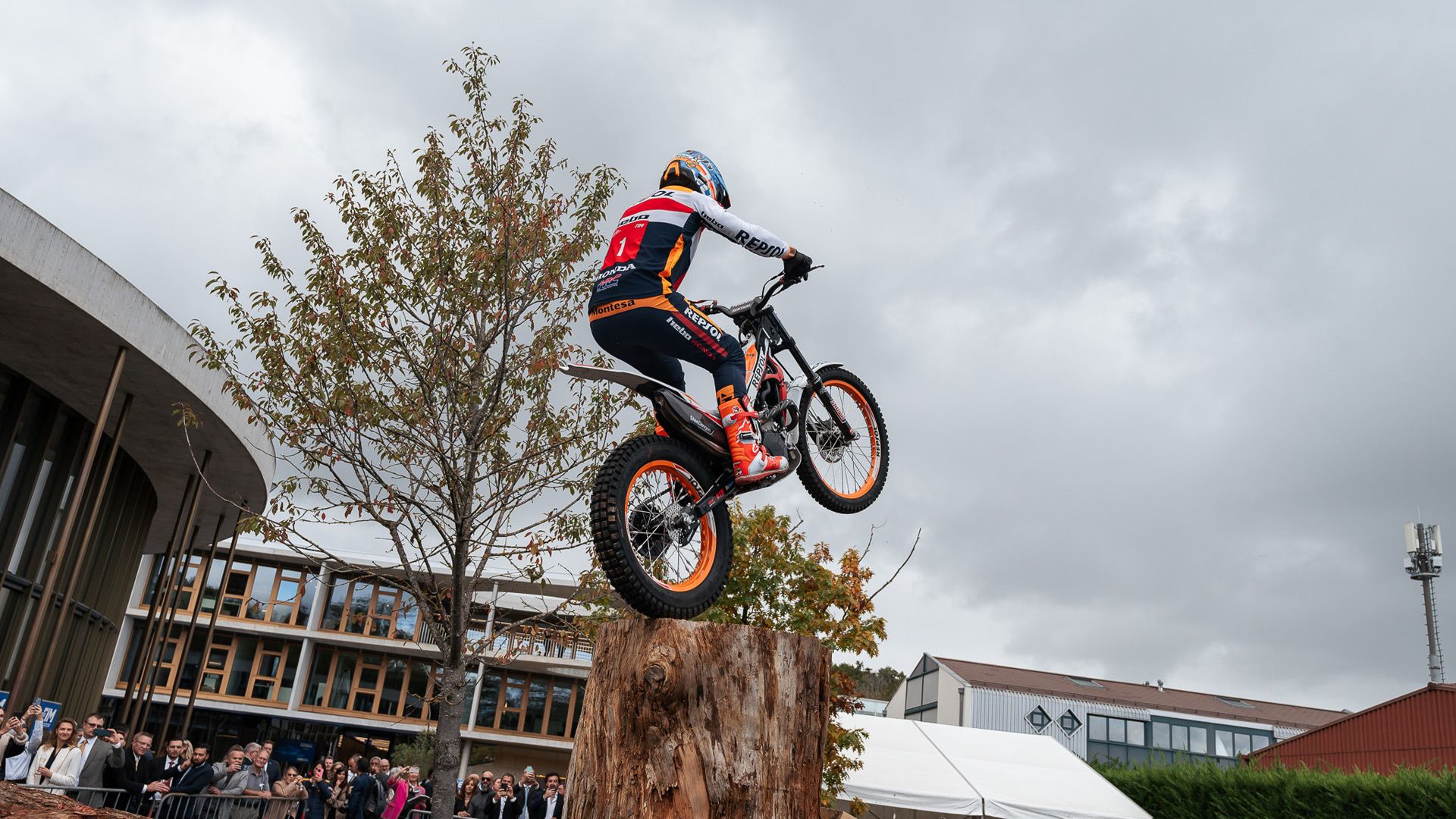 Inauguracion Sede FIM 2024 Toni Bou y  Emma Bristow (7)