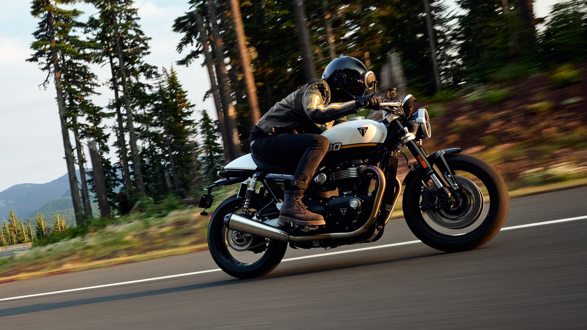 Triumph Speed Twin 1200 2025 Accion (4)
