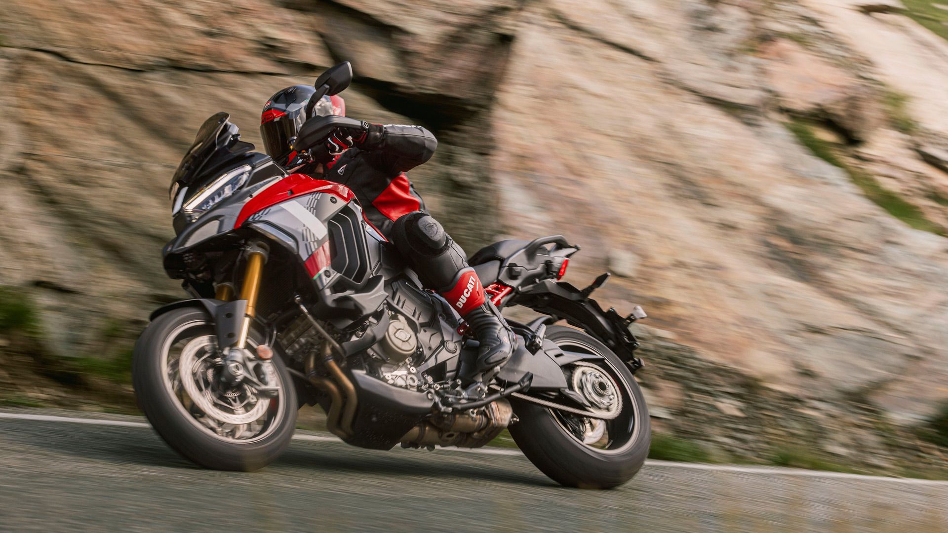 Ducati Multistrada V4 Pikes Peak 2025 Accion