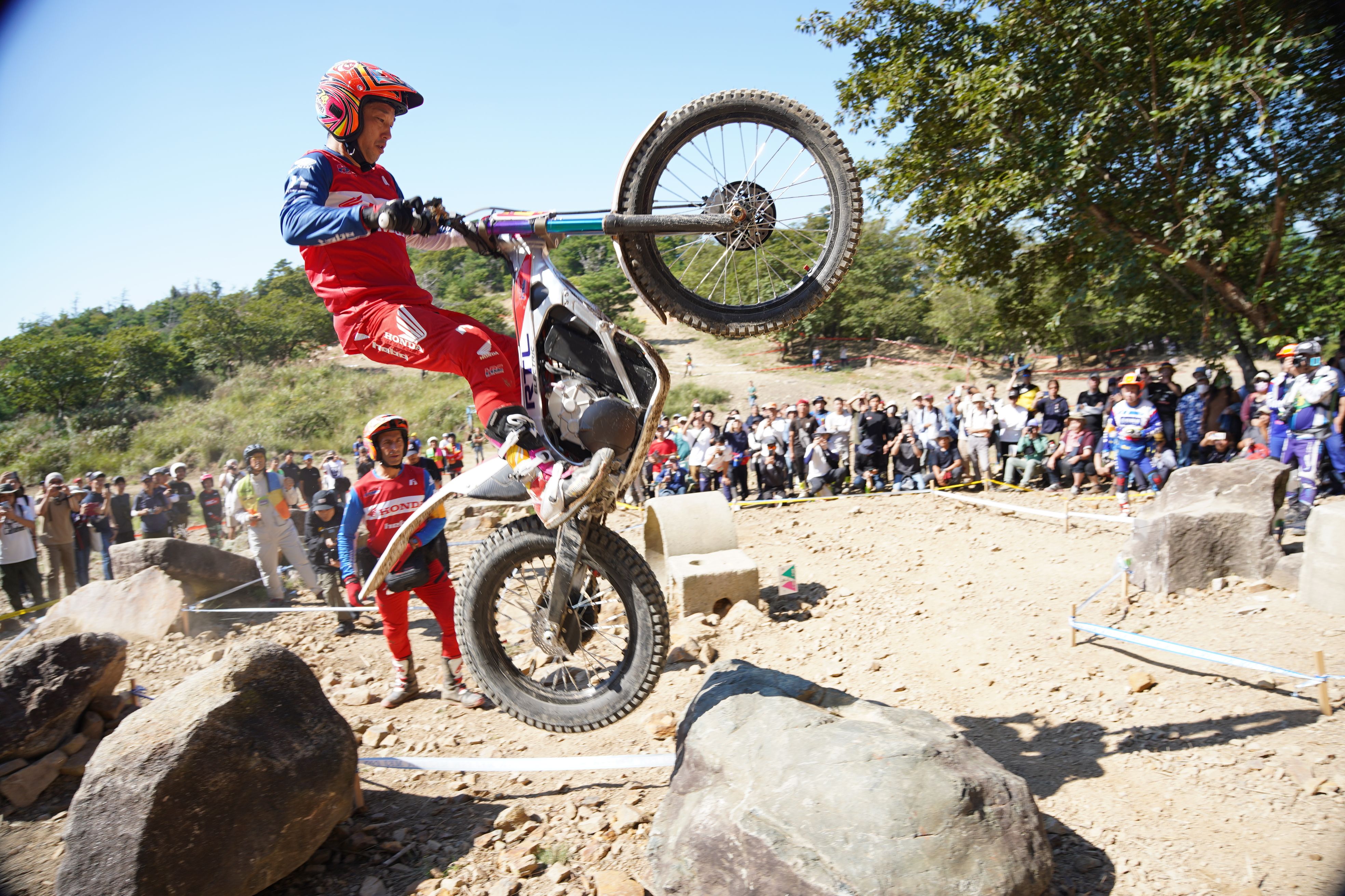 Takahisa Fujinami vence en Japón en el estreno del prototipo de la moto de trial Honda RTL Electric