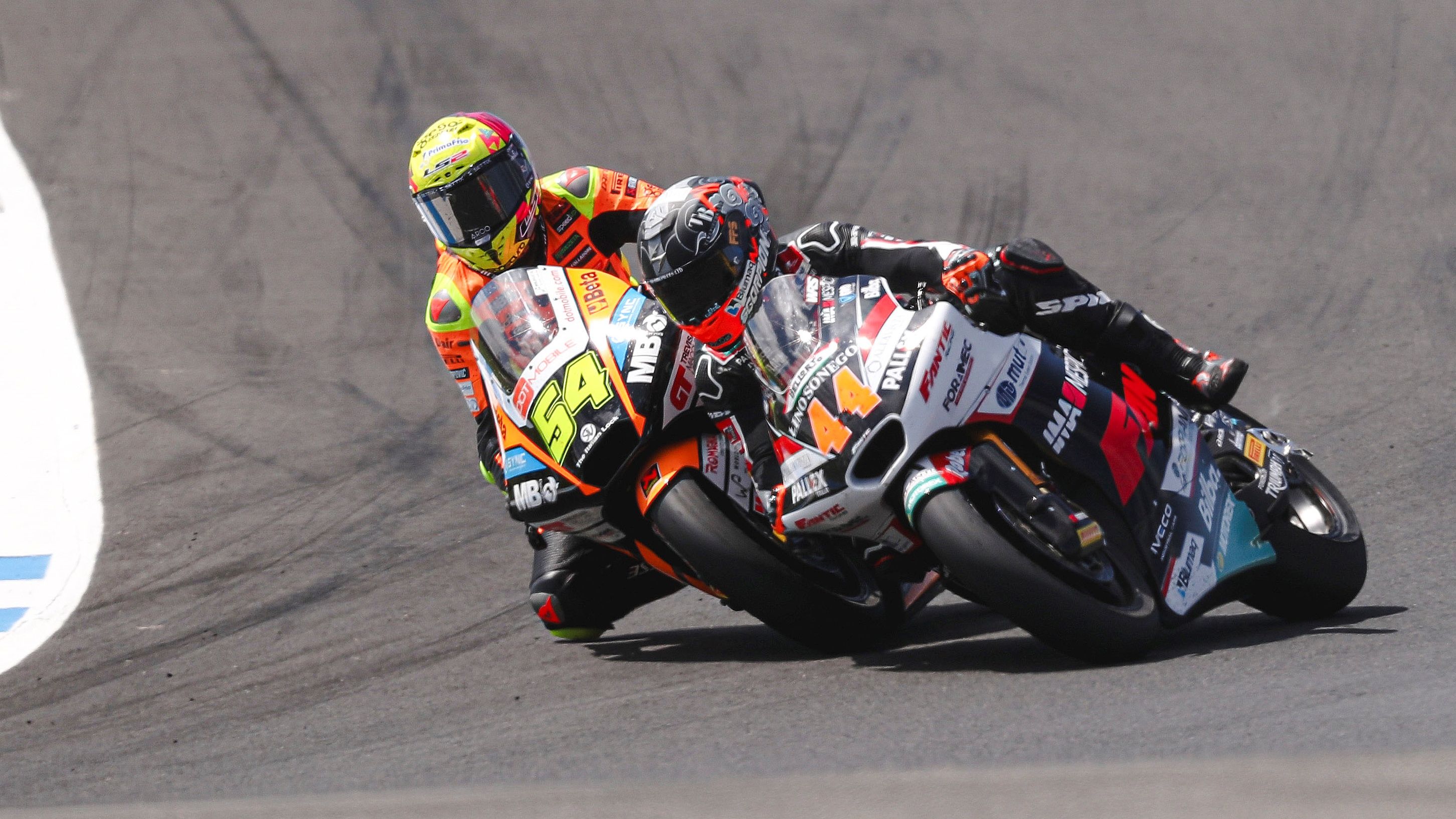 Fermín Aldeguer ha ganado a Arón Canet en Phillip Island con un precioso adelantamiento en Lukey Heights