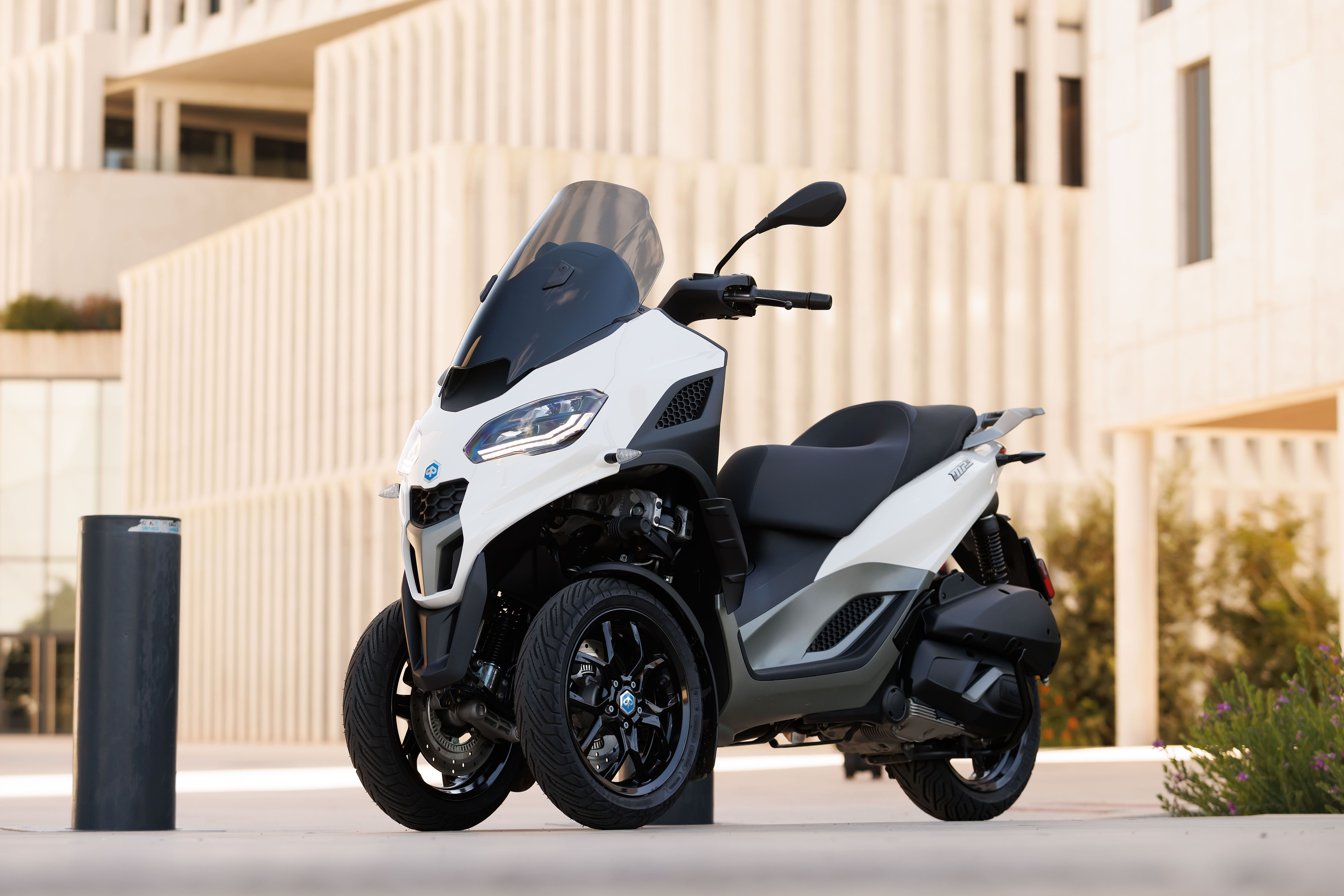 Piaggio MP3 310 2025 estaticas (4)