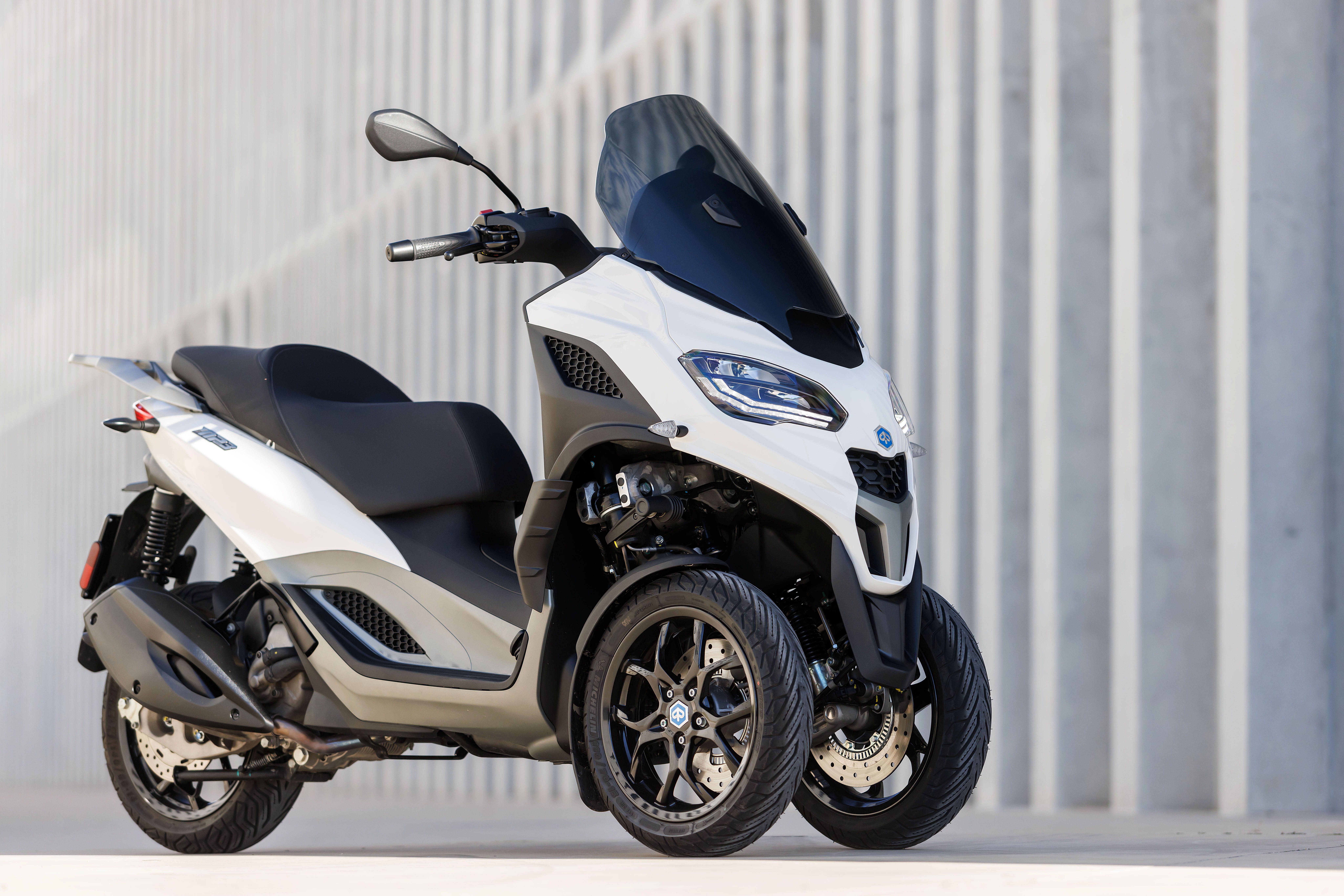 Piaggio MP3 310 2025 estaticas (5)