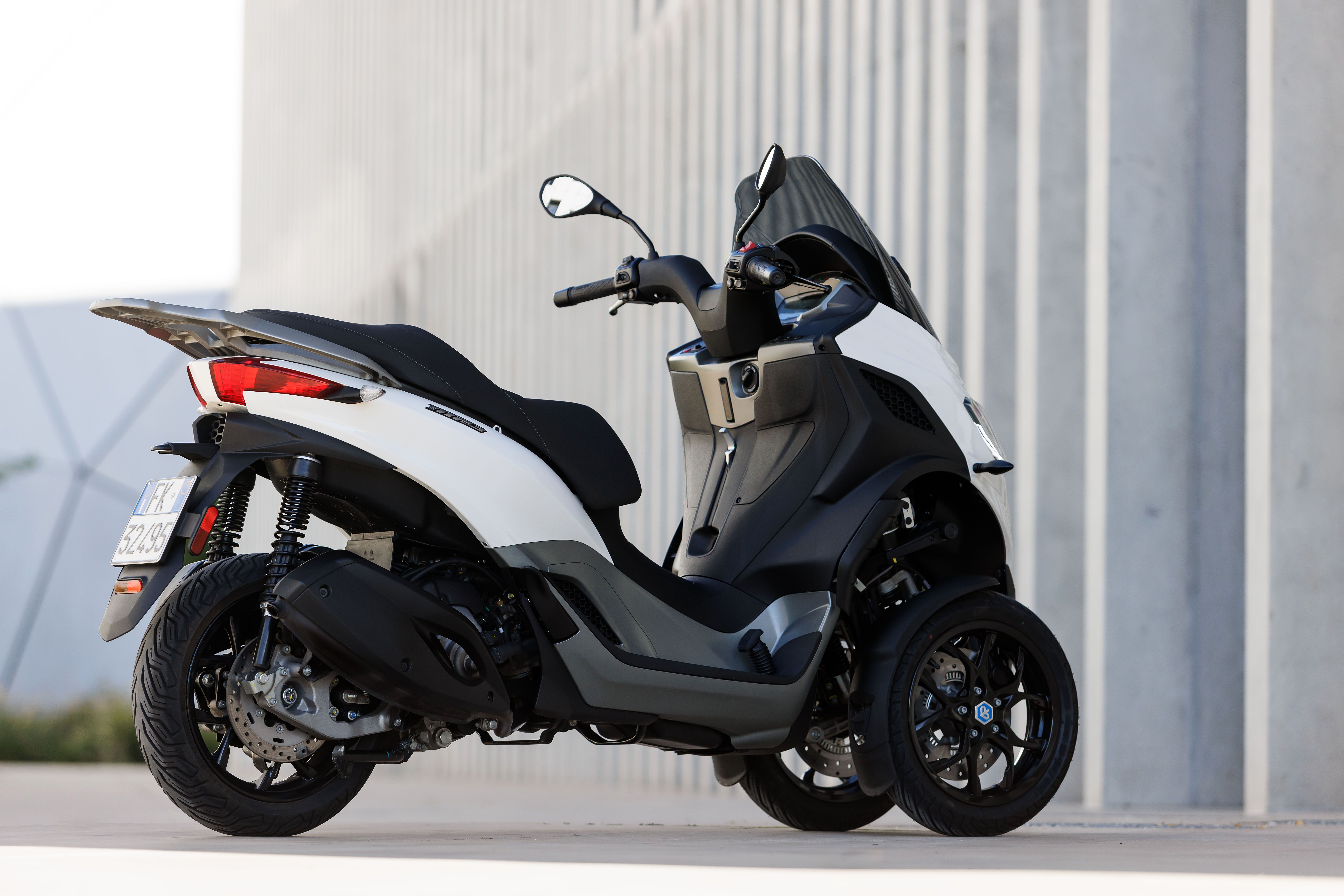 Piaggio MP3 310 2025 estaticas (6)