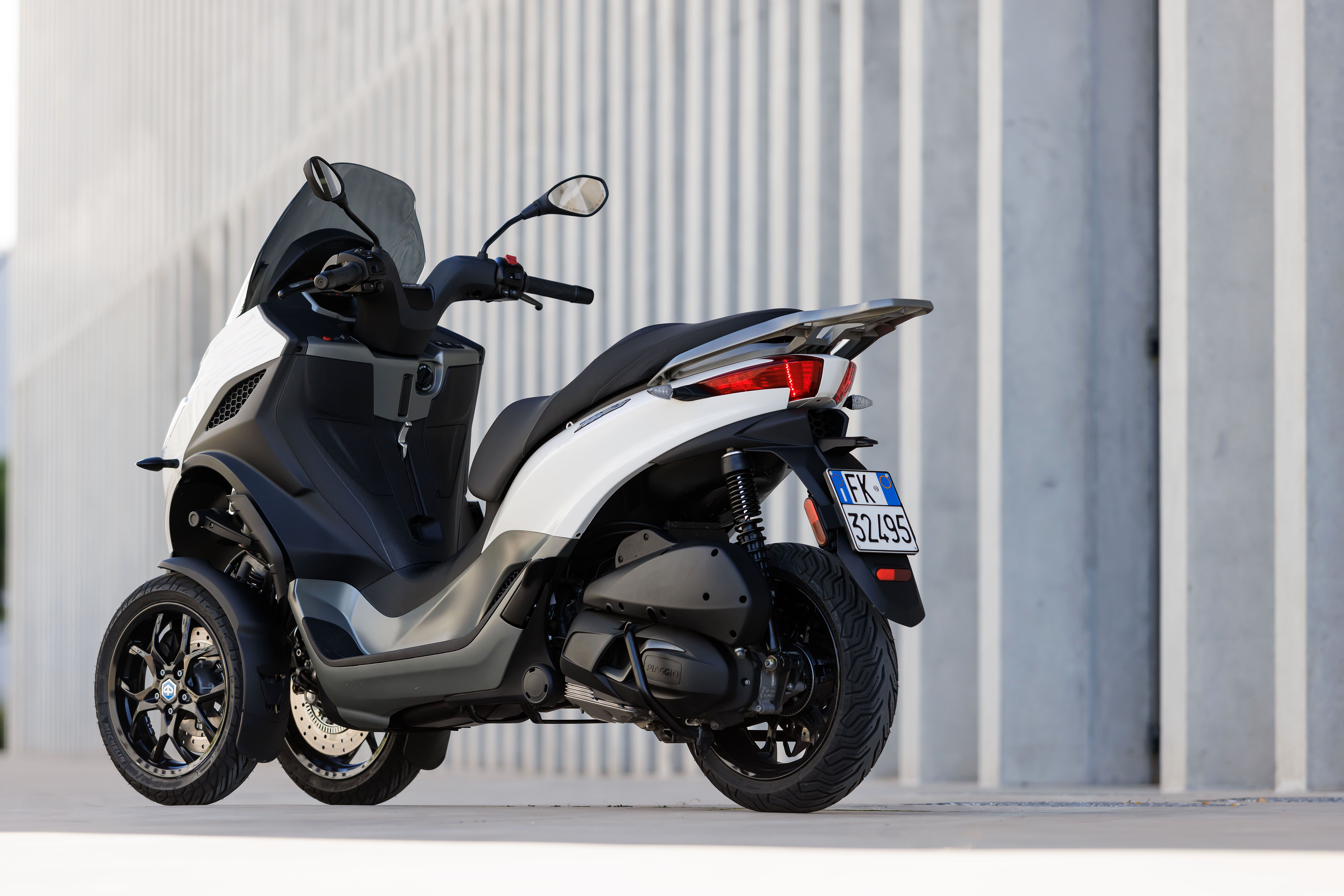 Piaggio MP3 310 2025 estaticas (7)