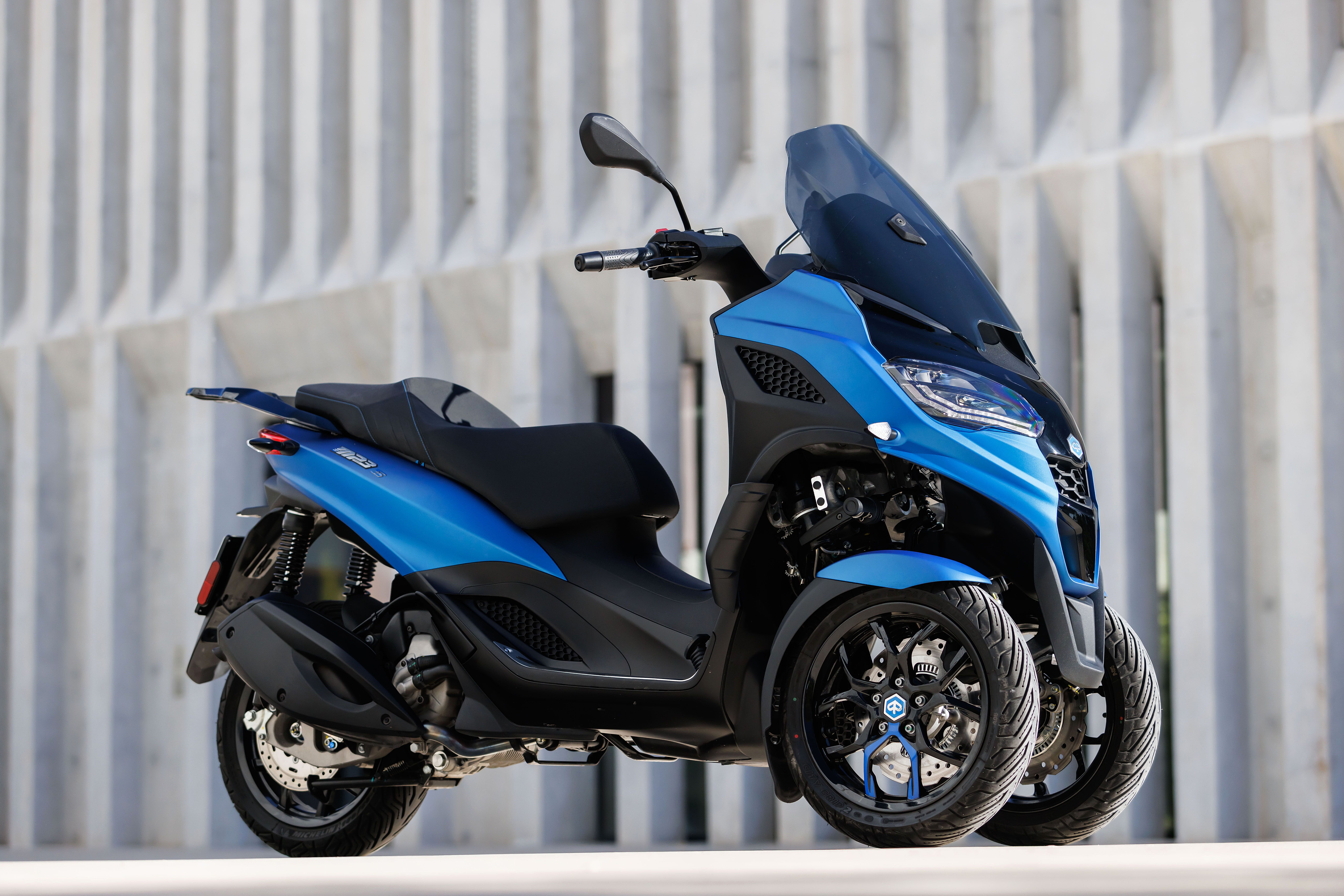 Piaggio MP3 310 2025 estaticas (9)