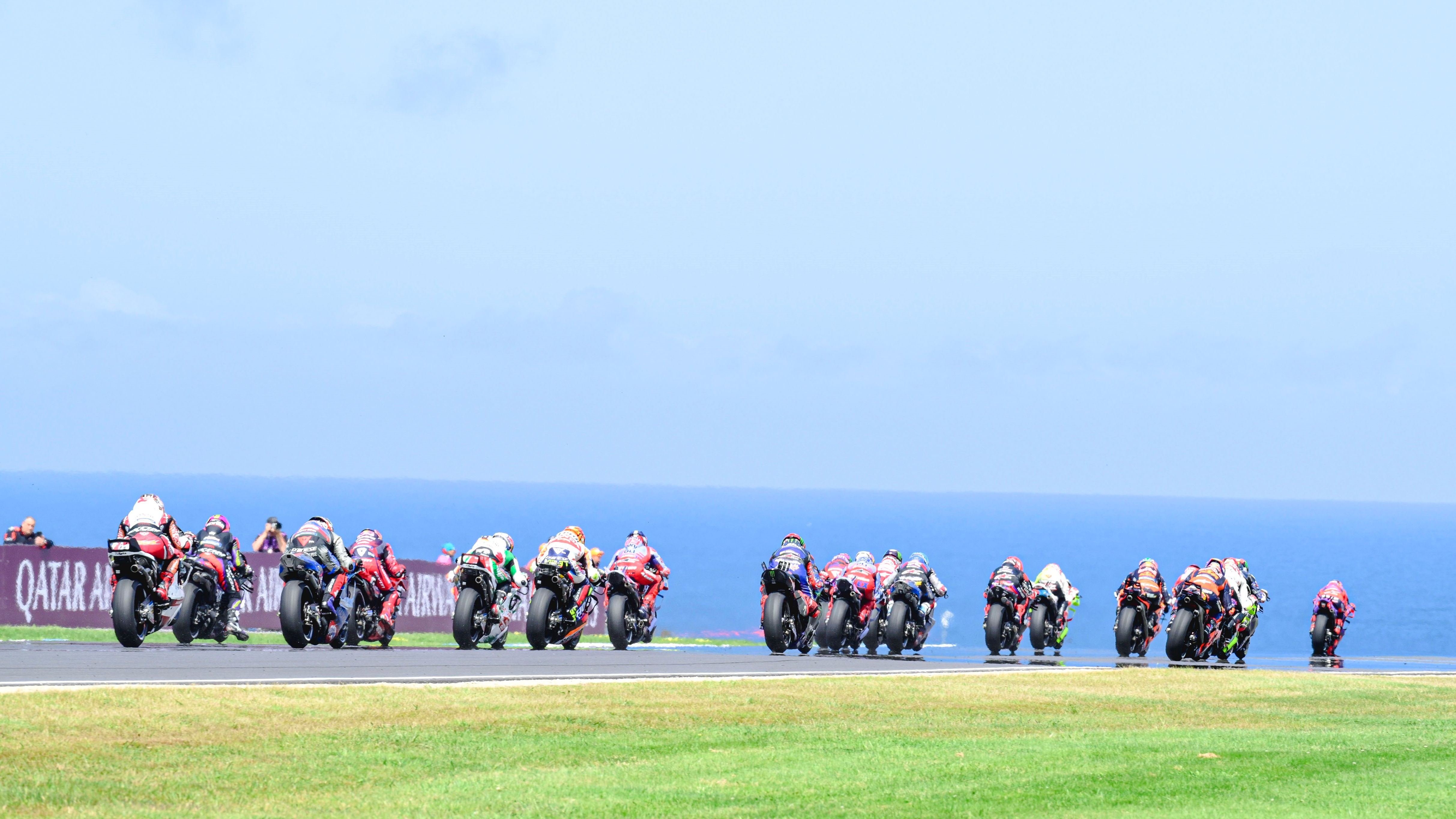 Salida de la carrera en Phillip Island, MotoGP Australia 2024