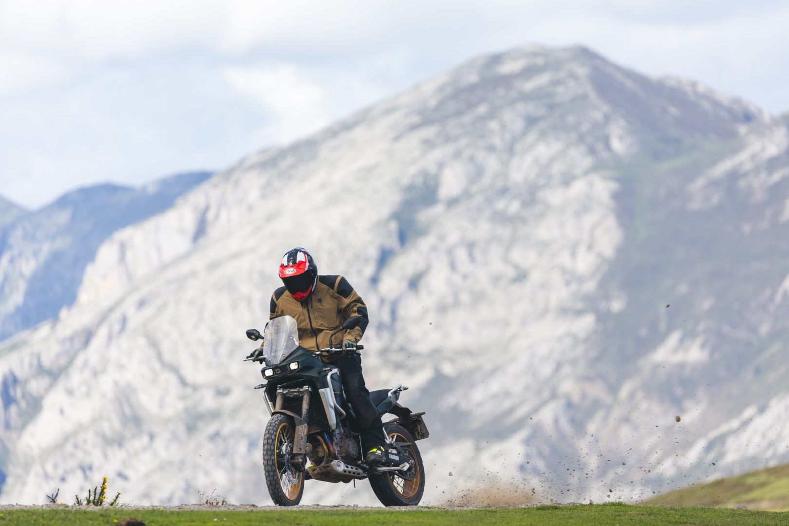 Kove 800X Pro. La maxitrail bicilídrica con orientación off road más efectiva del momento