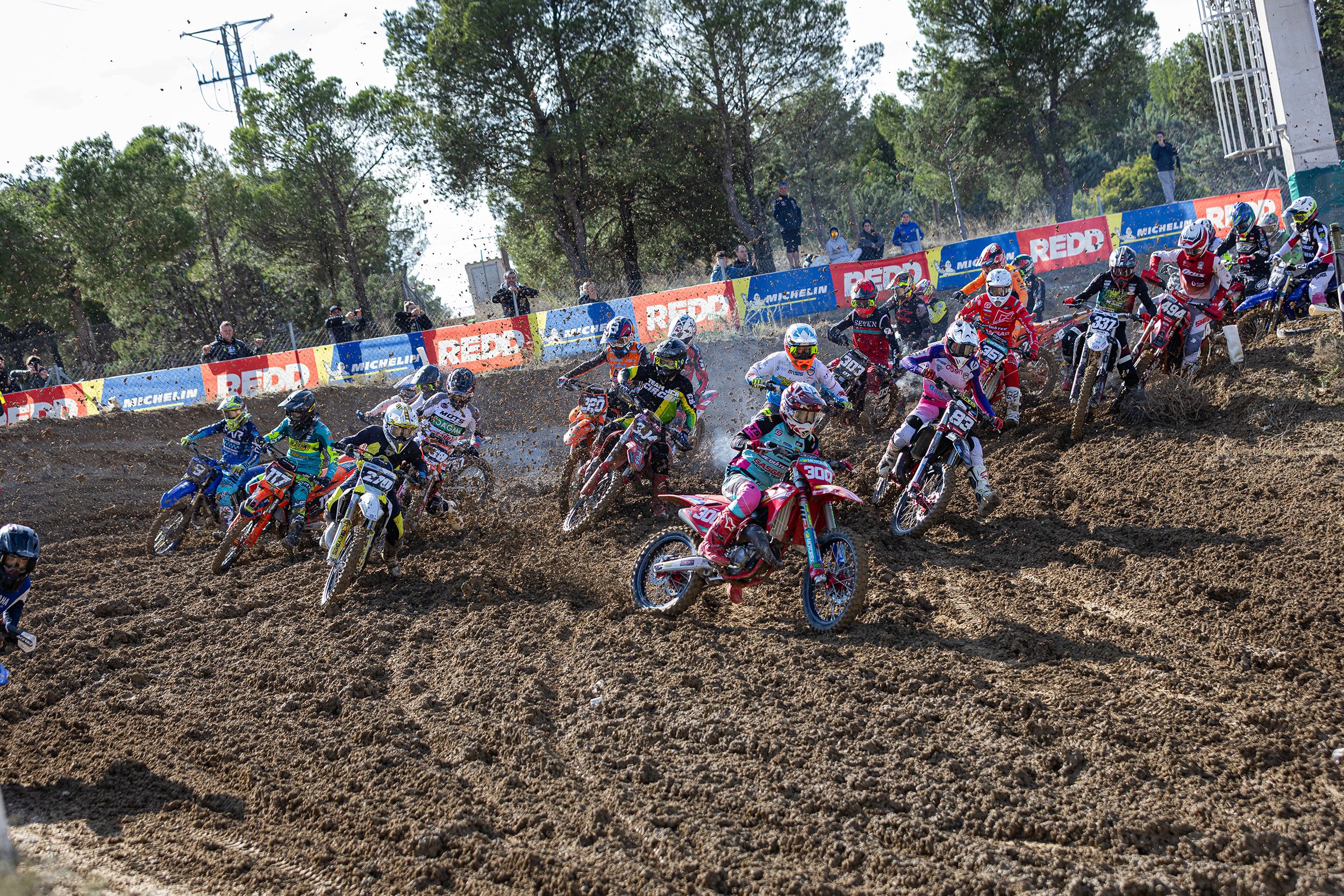 Butrón (MX1), Congost (MX2), Pérez (125) y Guillén (Féminas), Campeones de España de Motocross 2024