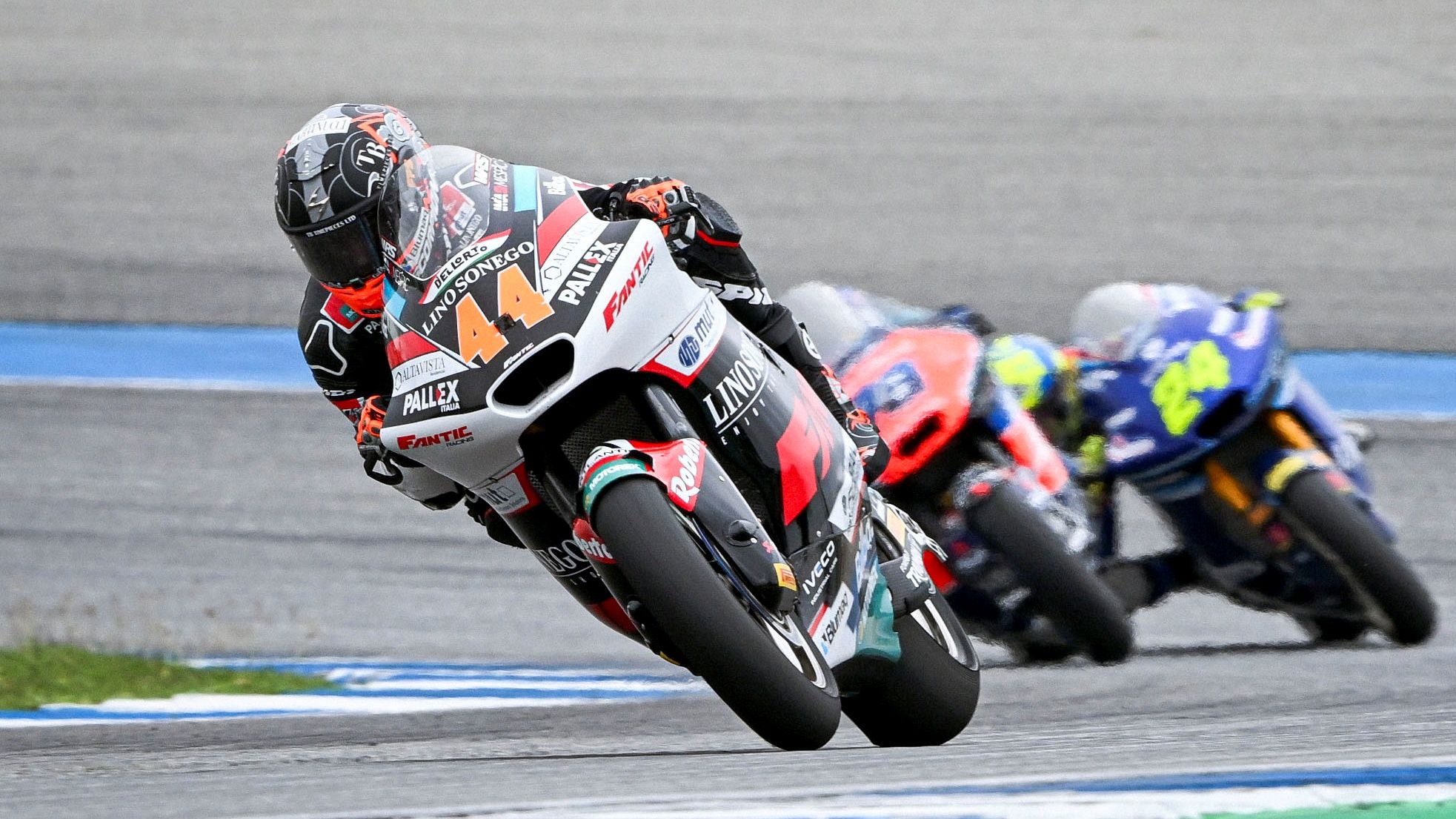 Arón Canet lidera y Ai Ogura supera a Marcos Ramírez, Moto2 Tailandia 2024