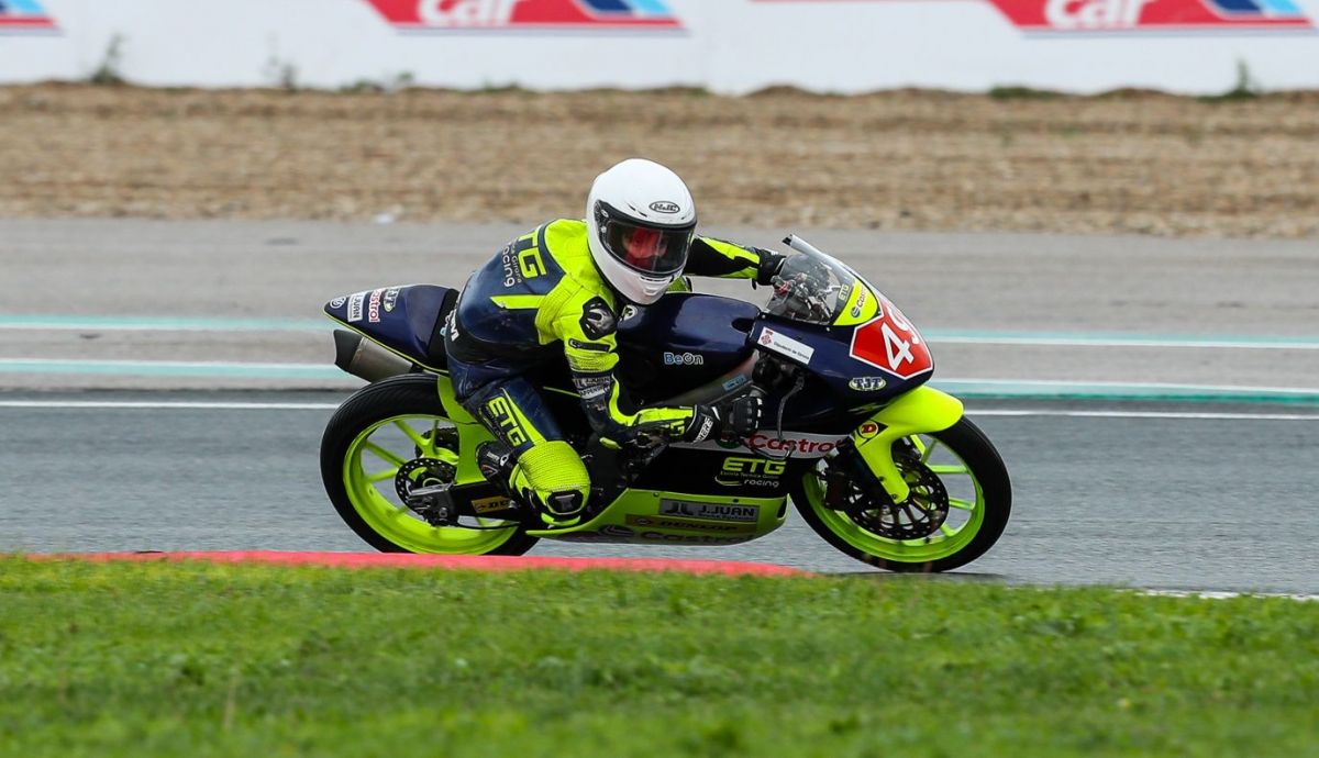 Izan Rodríguez llegará a Jerez líder de PreMoto3 tras ganar las dos carreras en Navarra Izan Rodríguez llegará a Jerez líder de PreMoto3 tras ganar las dos carreras en Navarra