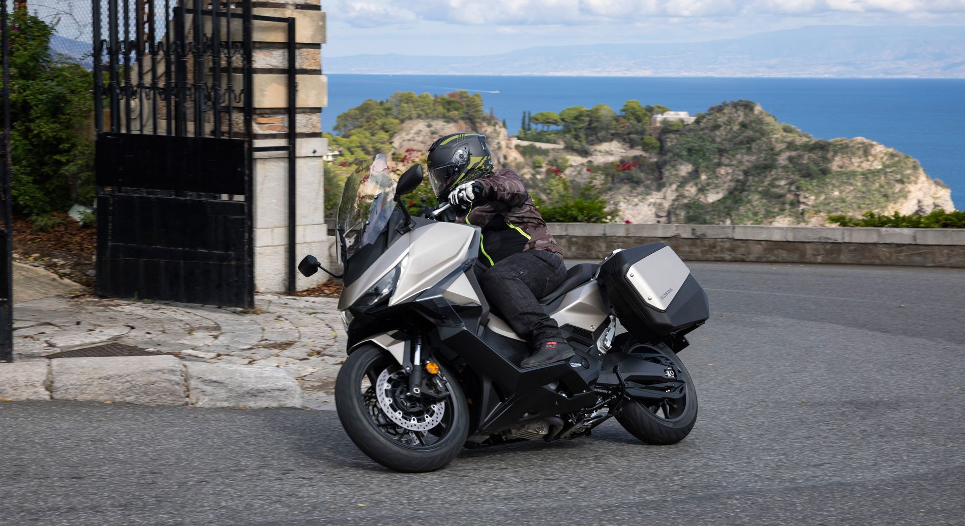 Honda Forza 750 2025