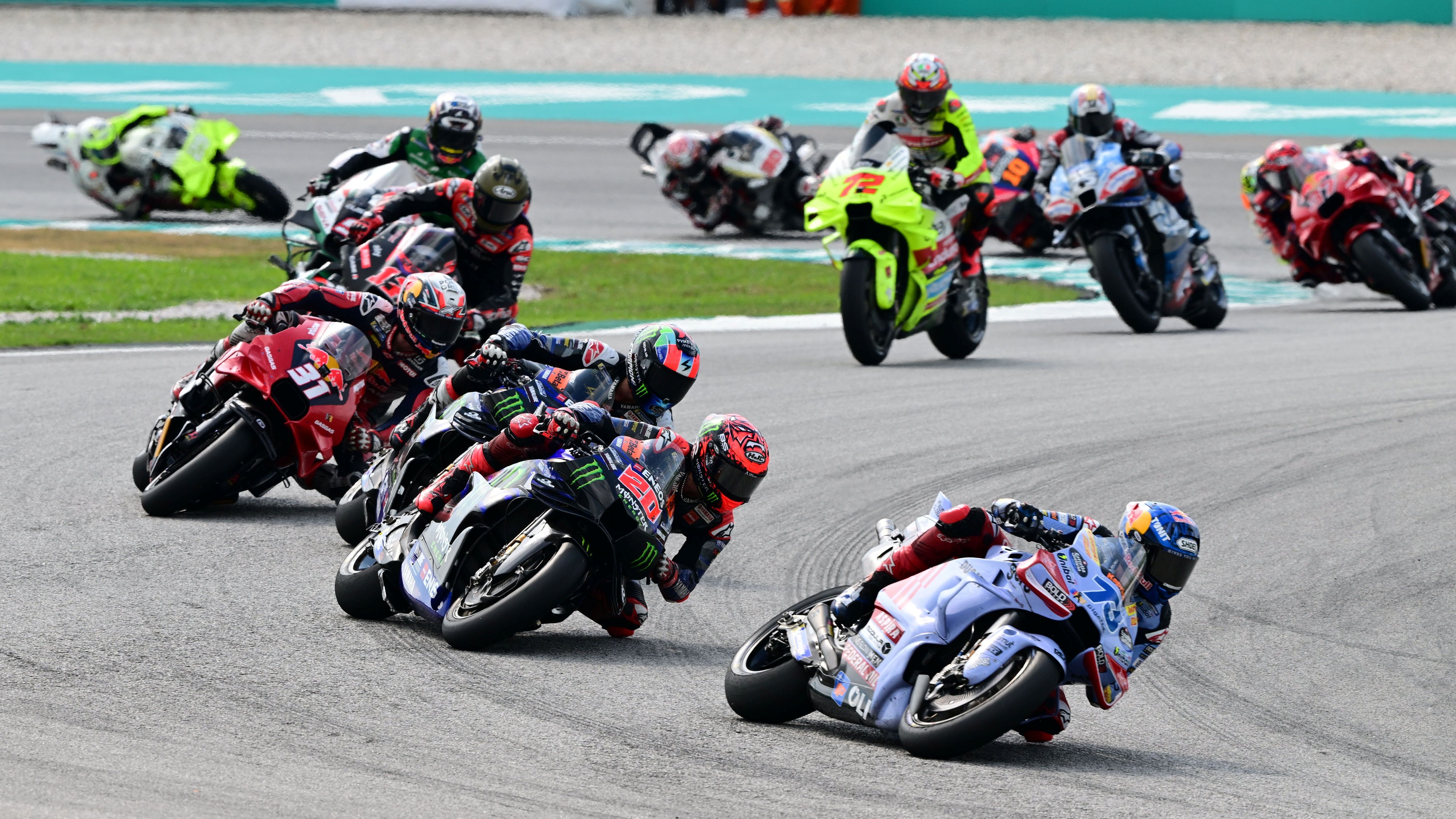 Álex Márquez seguido por Fabio Quartararo, Álex Rins y Pedro Acosta, MotoGP Malasia 2024