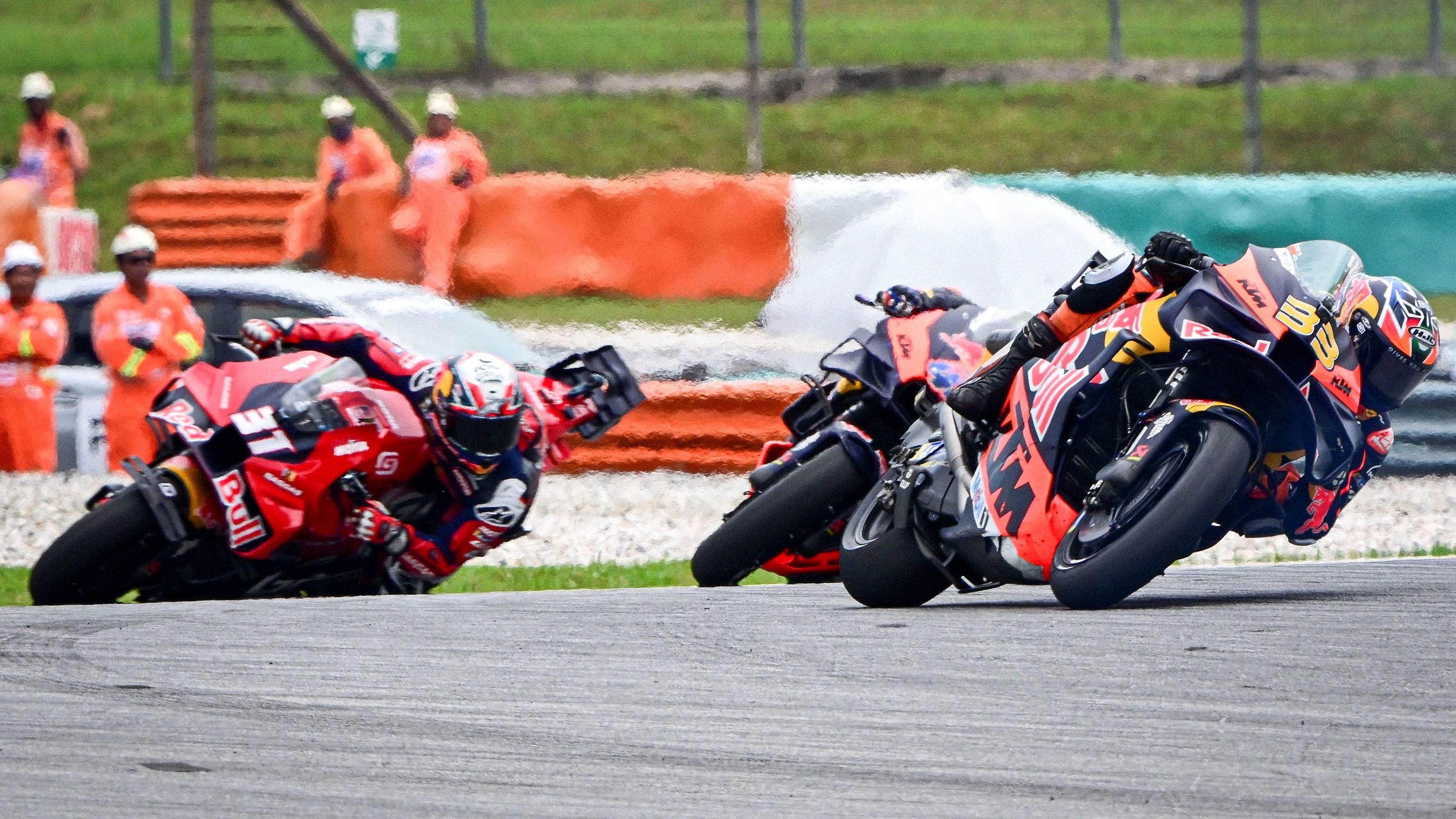 Brad Binder delante de Pedro Acosta y Jack Miller, MotoGP Malasia 2024