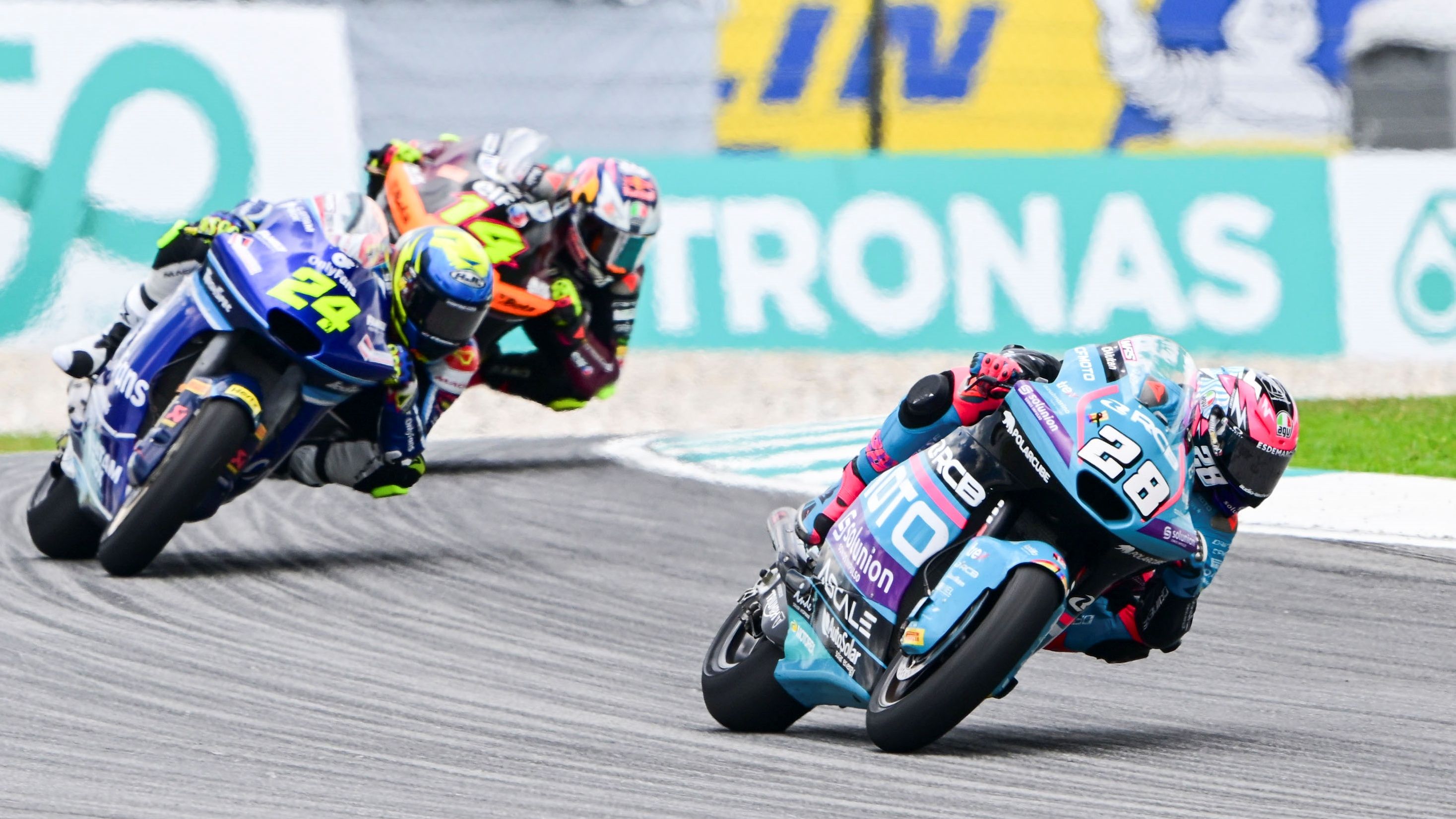 Izan Guevara se escapa de Marcos Ramírez y Tony Arbolino, Moto2 Malasia 2024
