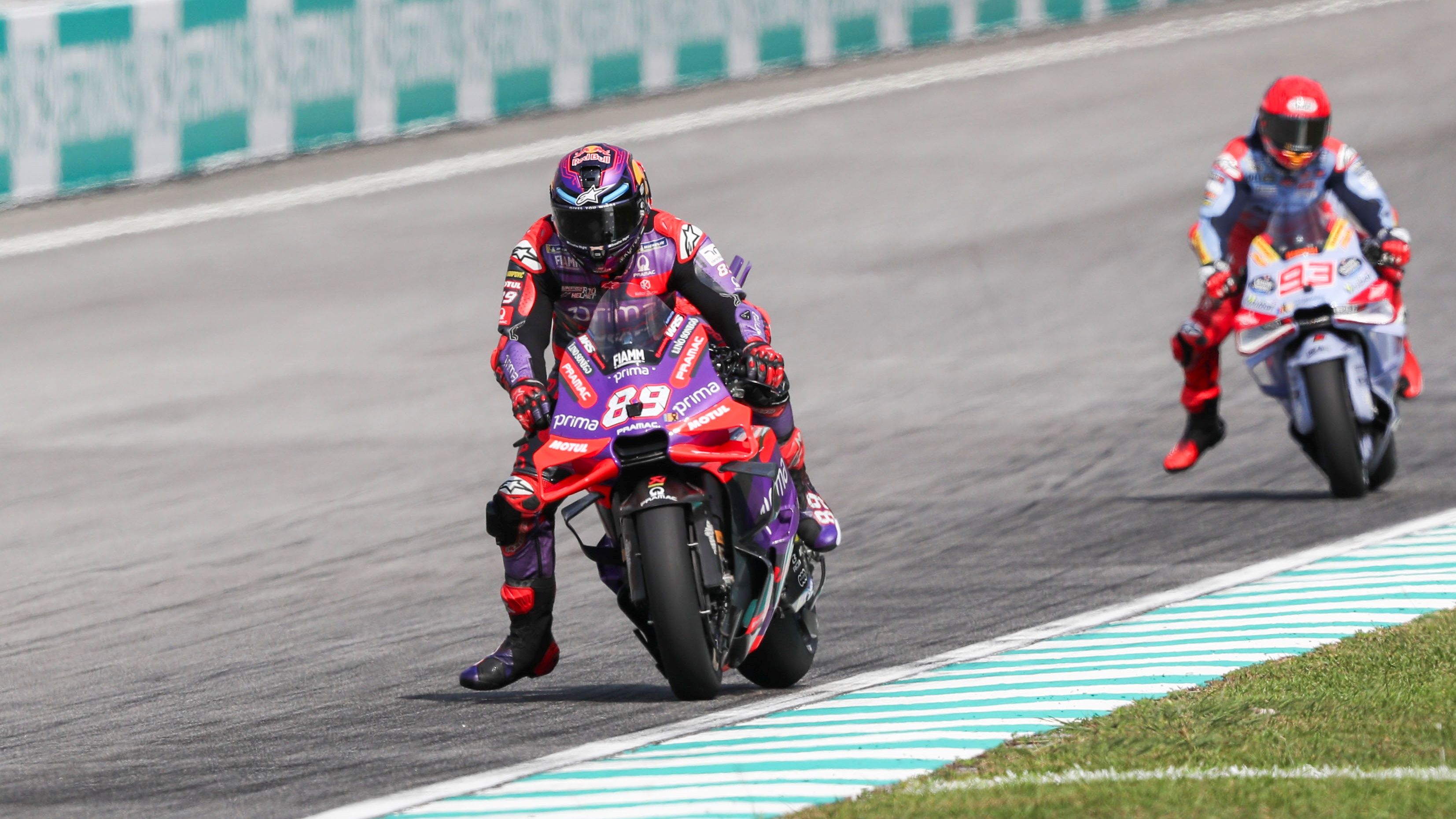 Jorge Martín contiene a Marc Márquez, MotoGP Malasia 2024