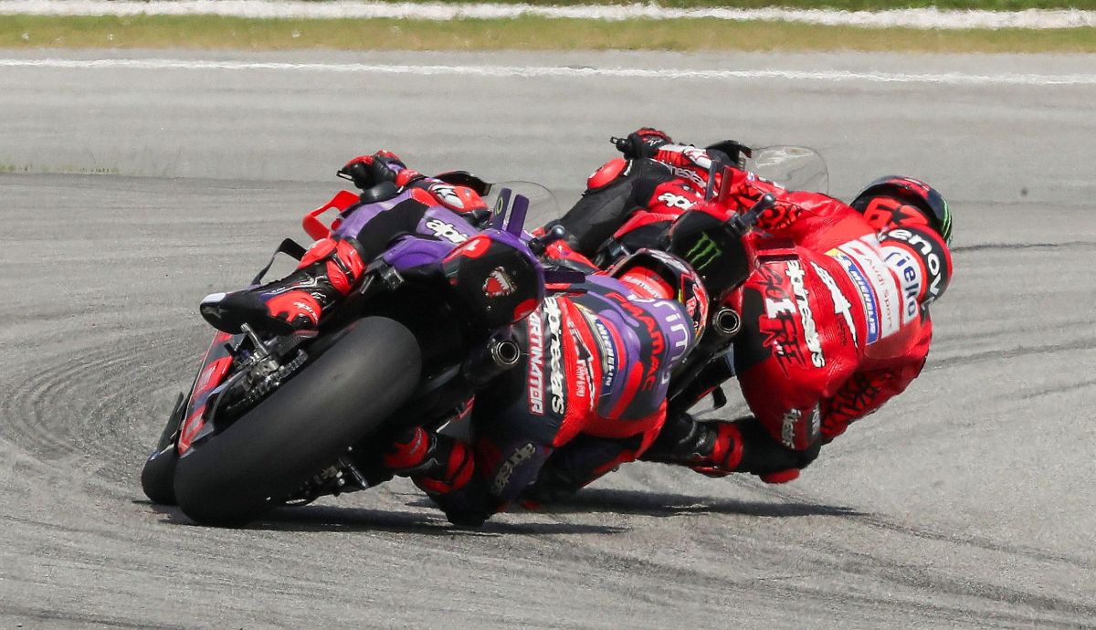 Jorge Martín persigue a Pecco Bagnaia, MotoGP Malasia 2024
