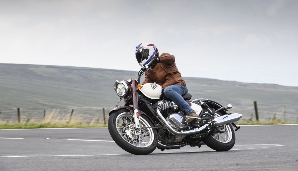 RoyalEnfield Classic650 accion (5)