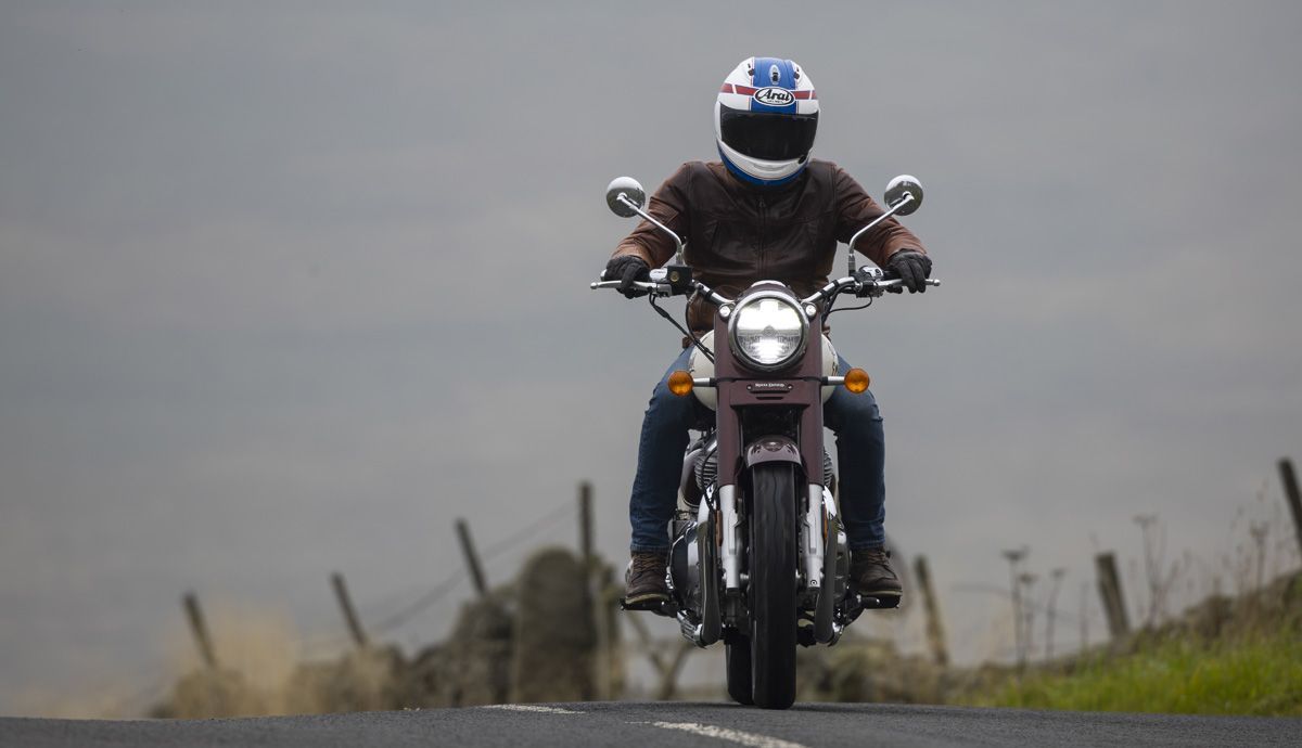 RoyalEnfield Classic650 accion (1)