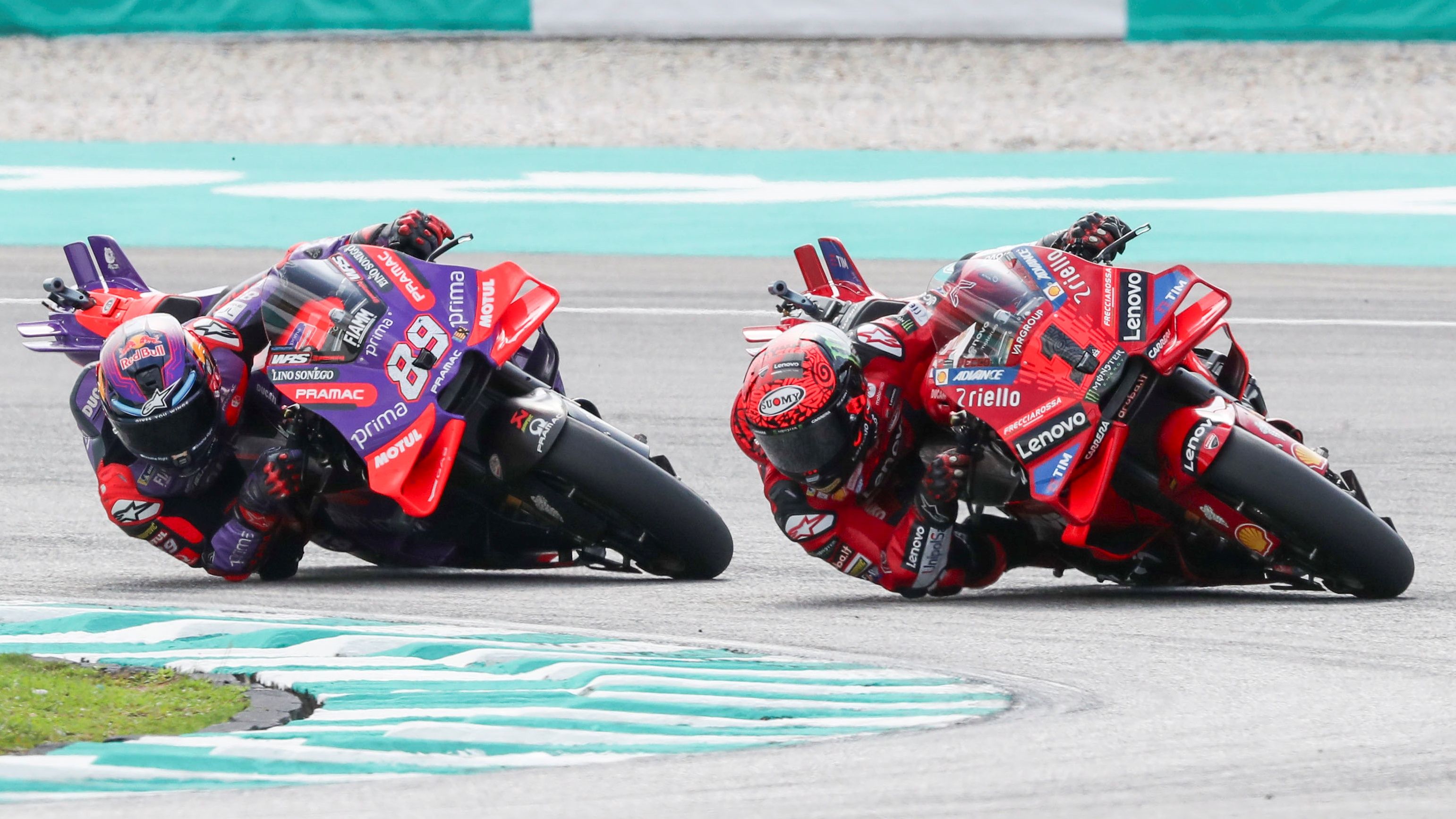 Pecco Bagnaia y Jorge Martín en la carrera de MotoGP 2024 en Malasia