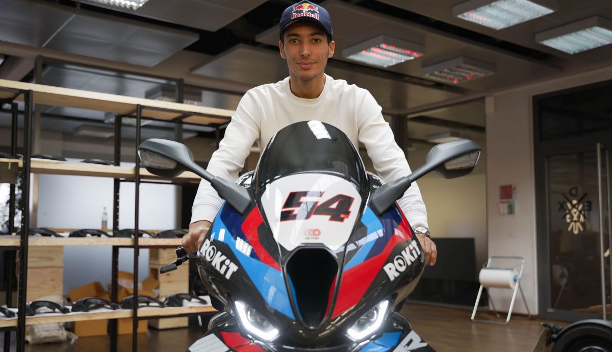 Toprak Razgatlioglu con su BMW M 1000 RR WSBK Champion Edition Toprak Razgatlioglu con su BMW M 1000 RR WSBK Champion Edition
