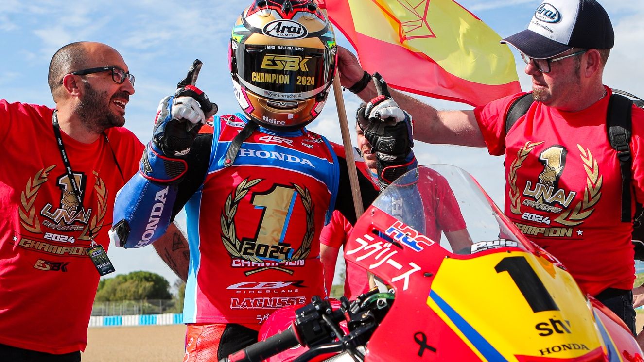 Unai Orradre festeja su título de campeón de España de Superbike 2024