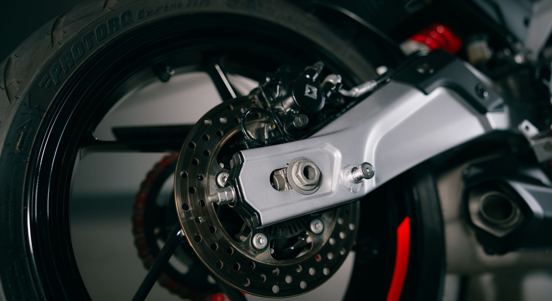 Aprilia Tuono 457