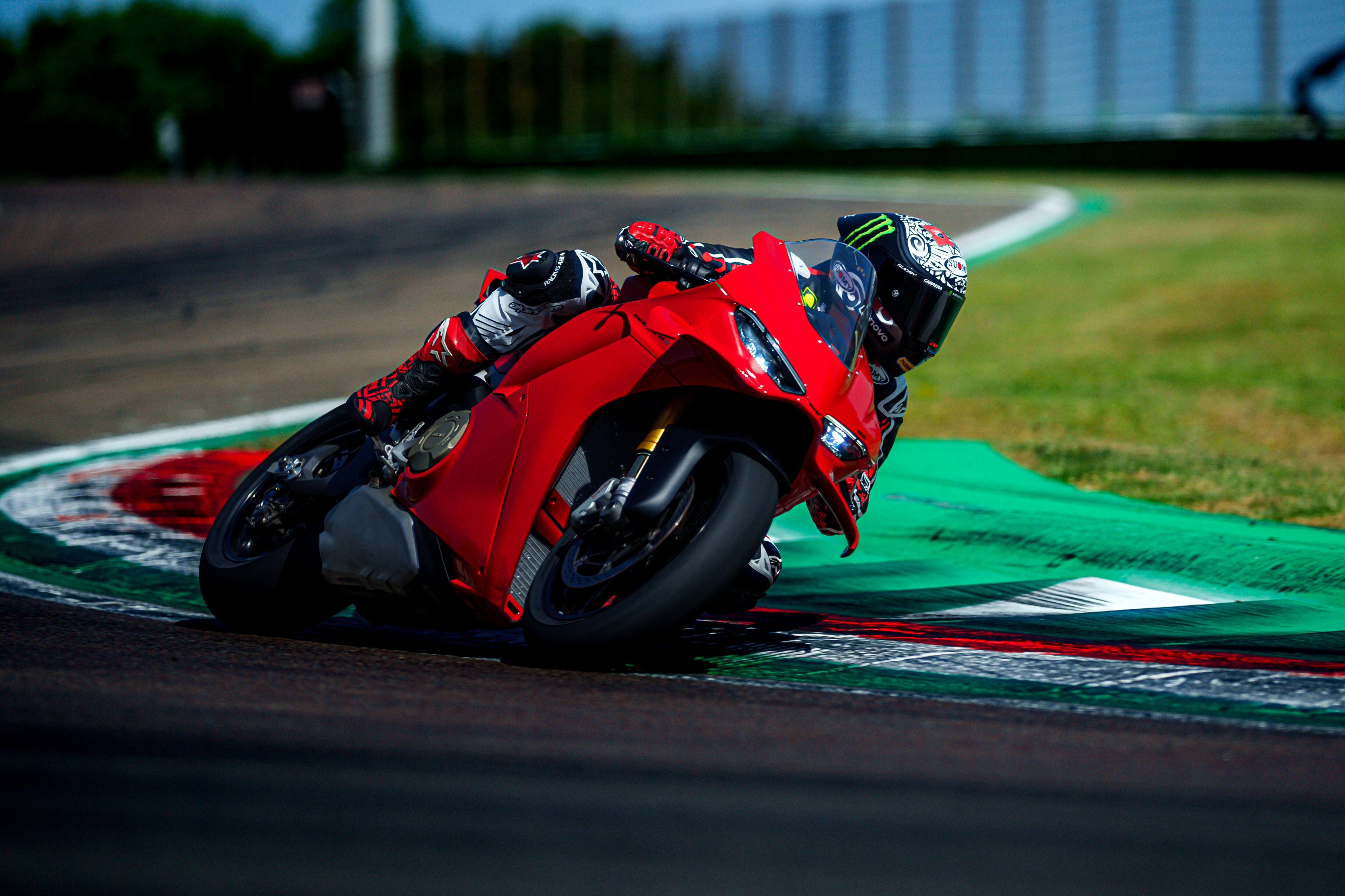 Ducati Panigale V4 S 2025 3