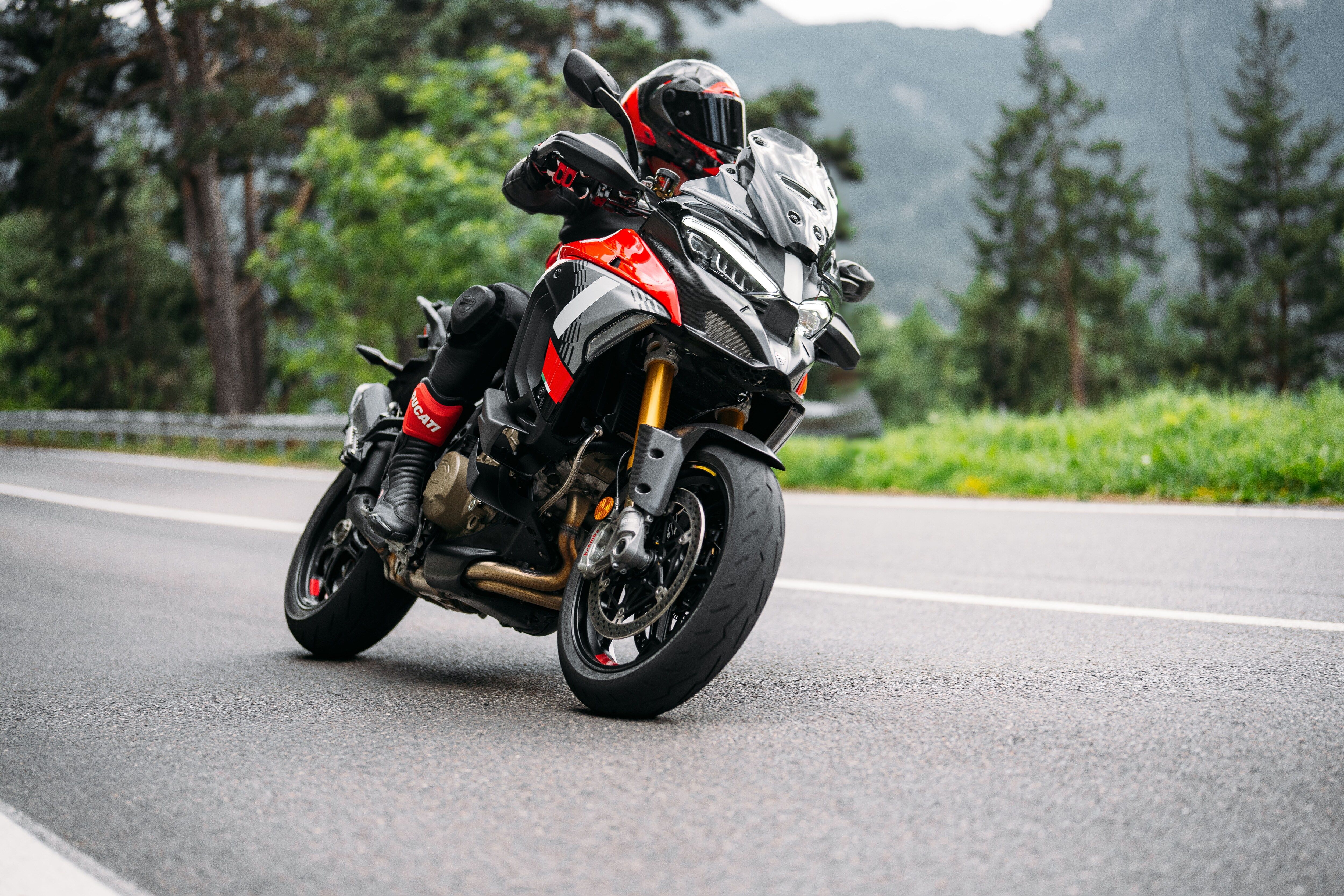 Ducati Multistrada V4 Pikes Peak 2025 1