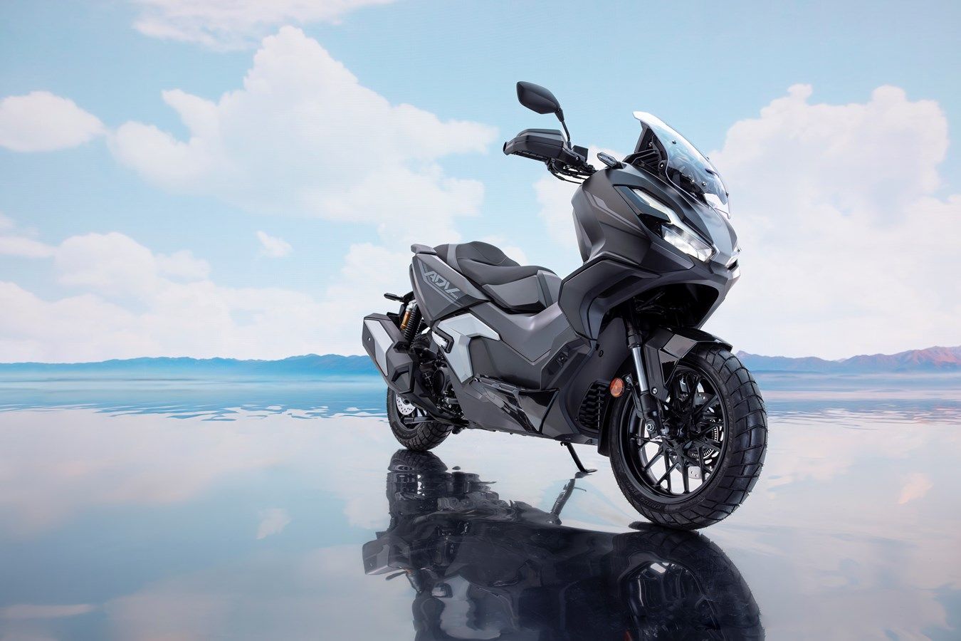 Honda ADV350 2025 estatica (6)